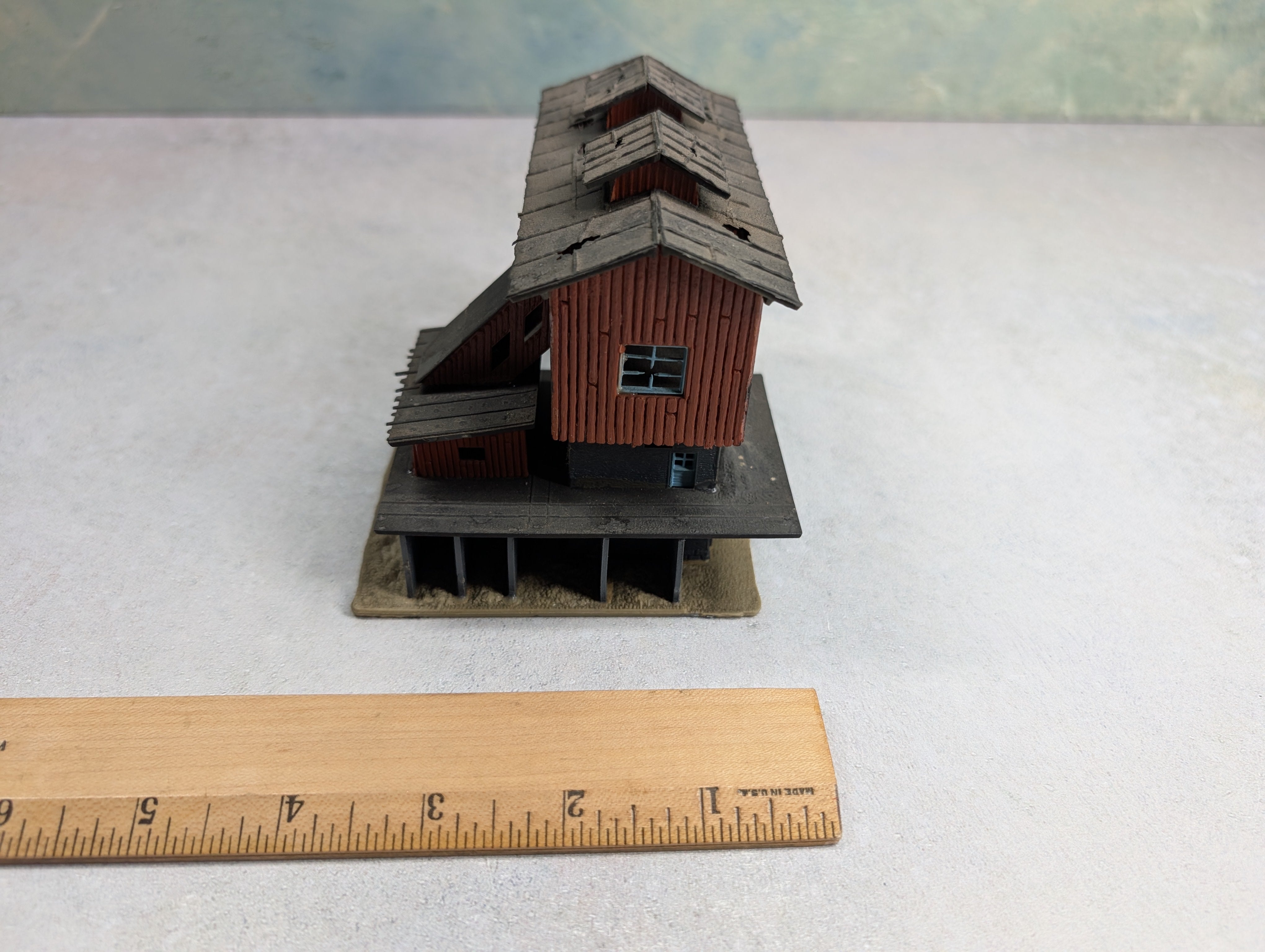 USED N Scale Abandoned Coaling Station, Weathered