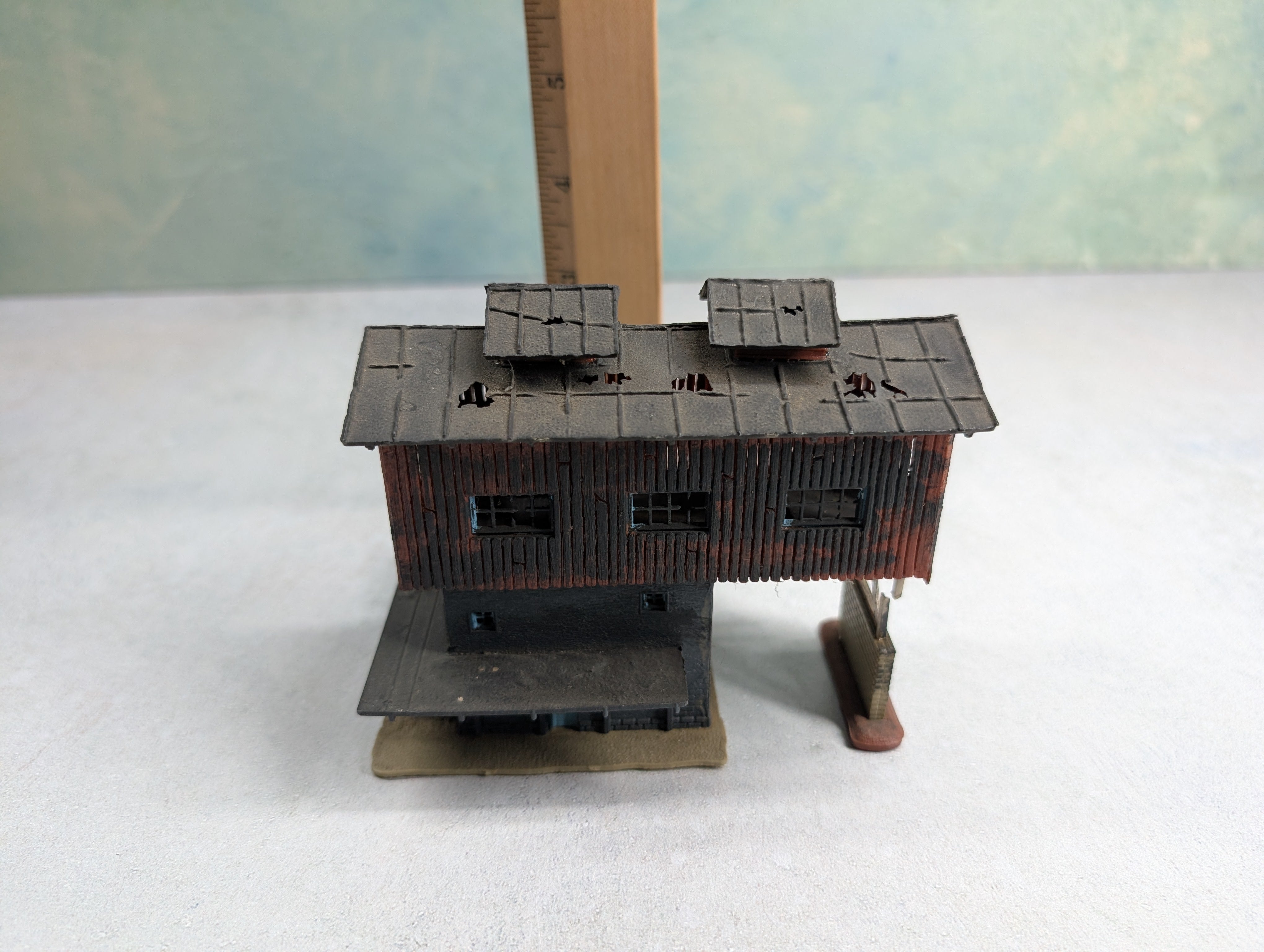 USED N Scale Abandoned Coaling Station, Weathered