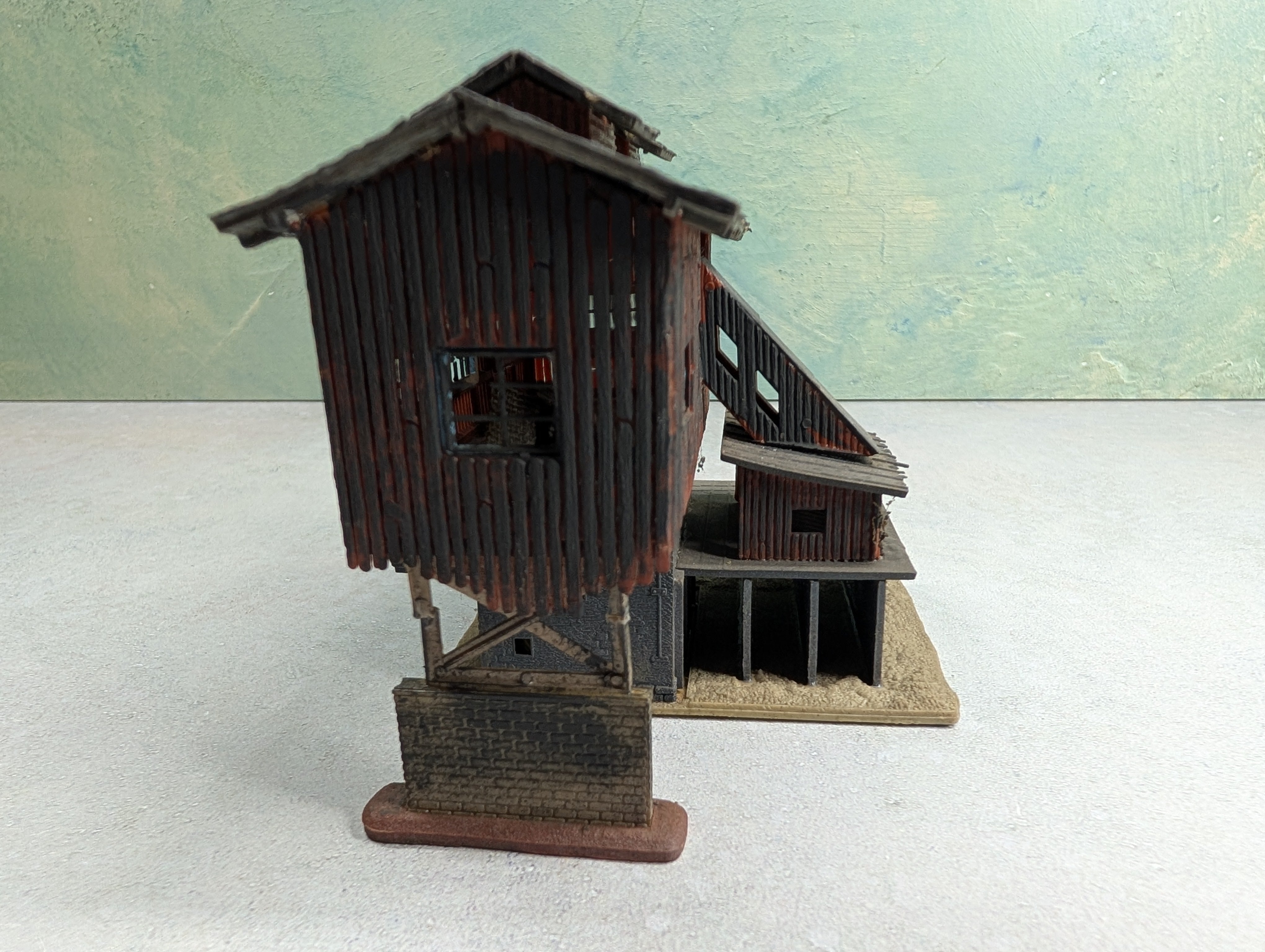 USED N Scale Abandoned Coaling Station, Weathered