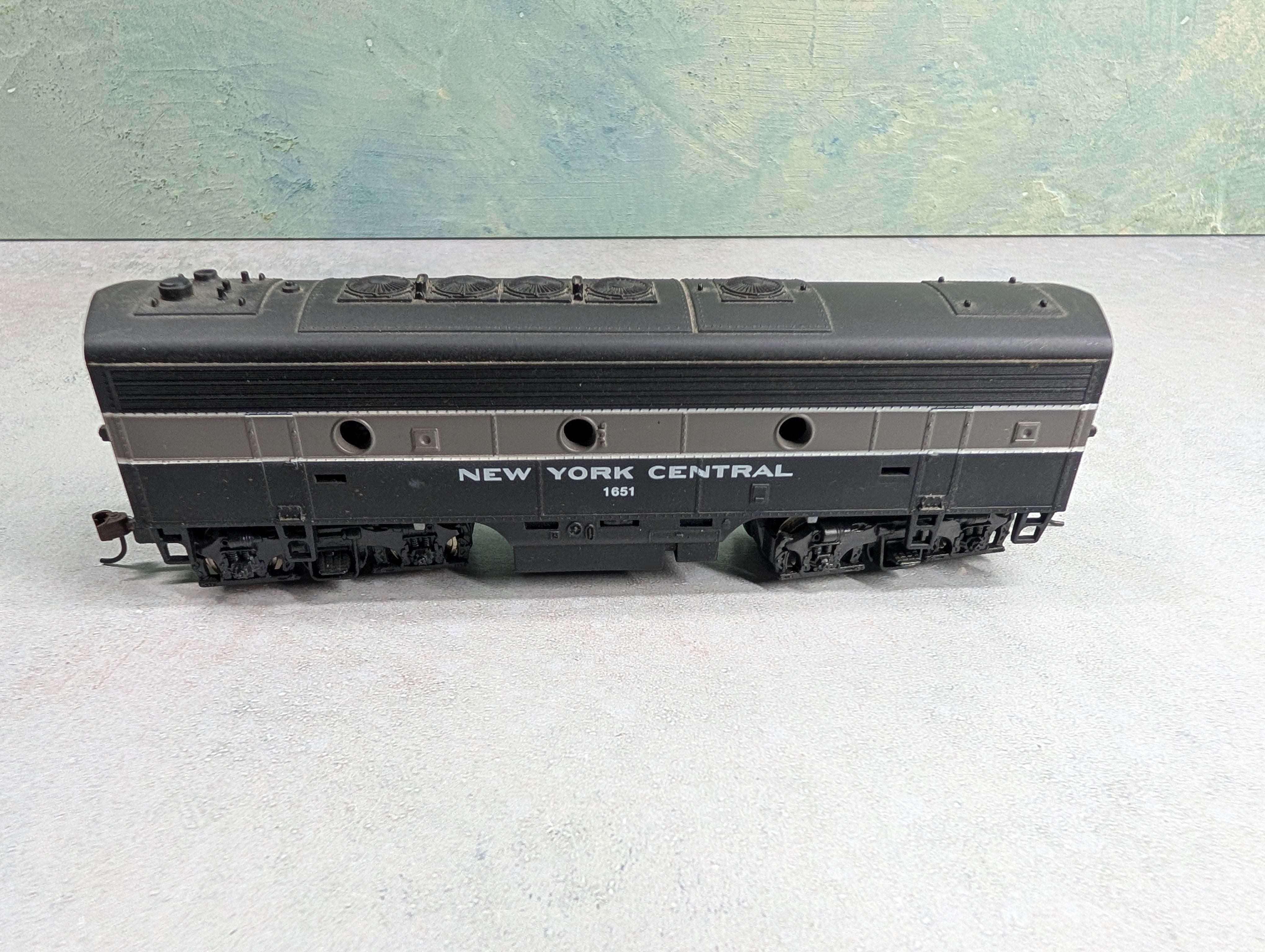 USED Mantua HO Scale Non-Powered B Unit New York Central #1651