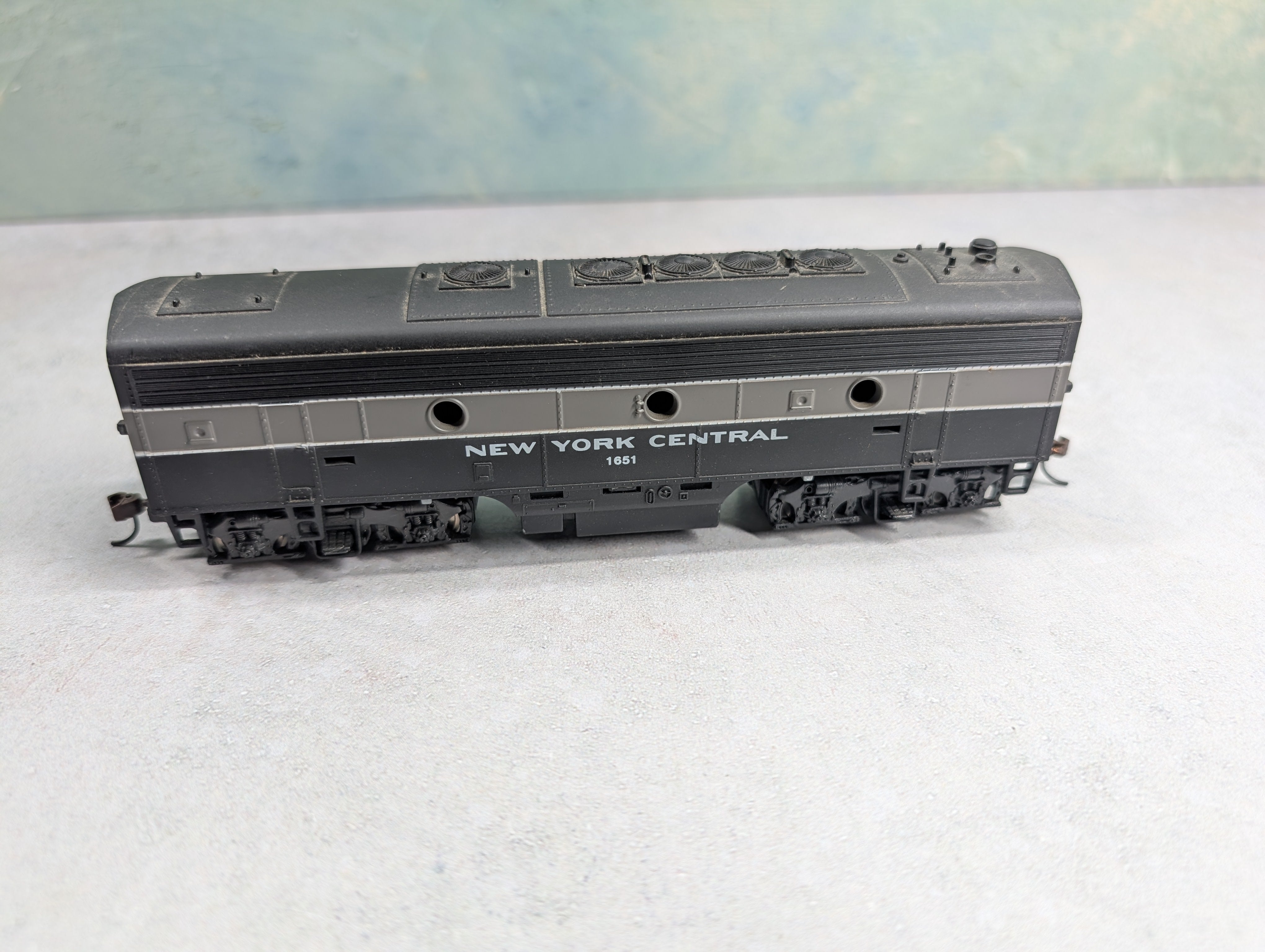 USED Mantua HO Scale Non-Powered B Unit New York Central #1651
