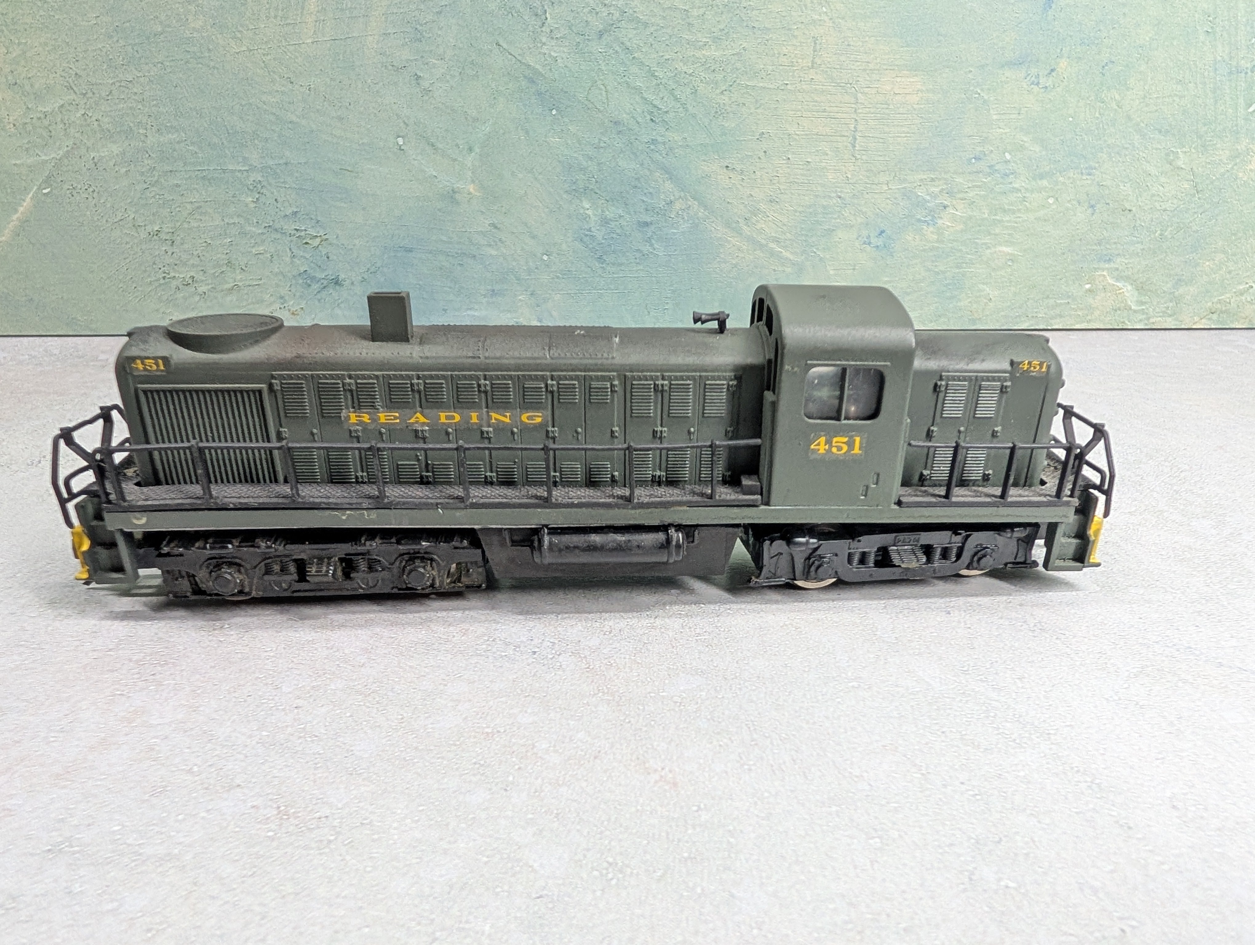 USED AHM HO Scale Diesel Locomotive Reading #451 Decal Non-Powered