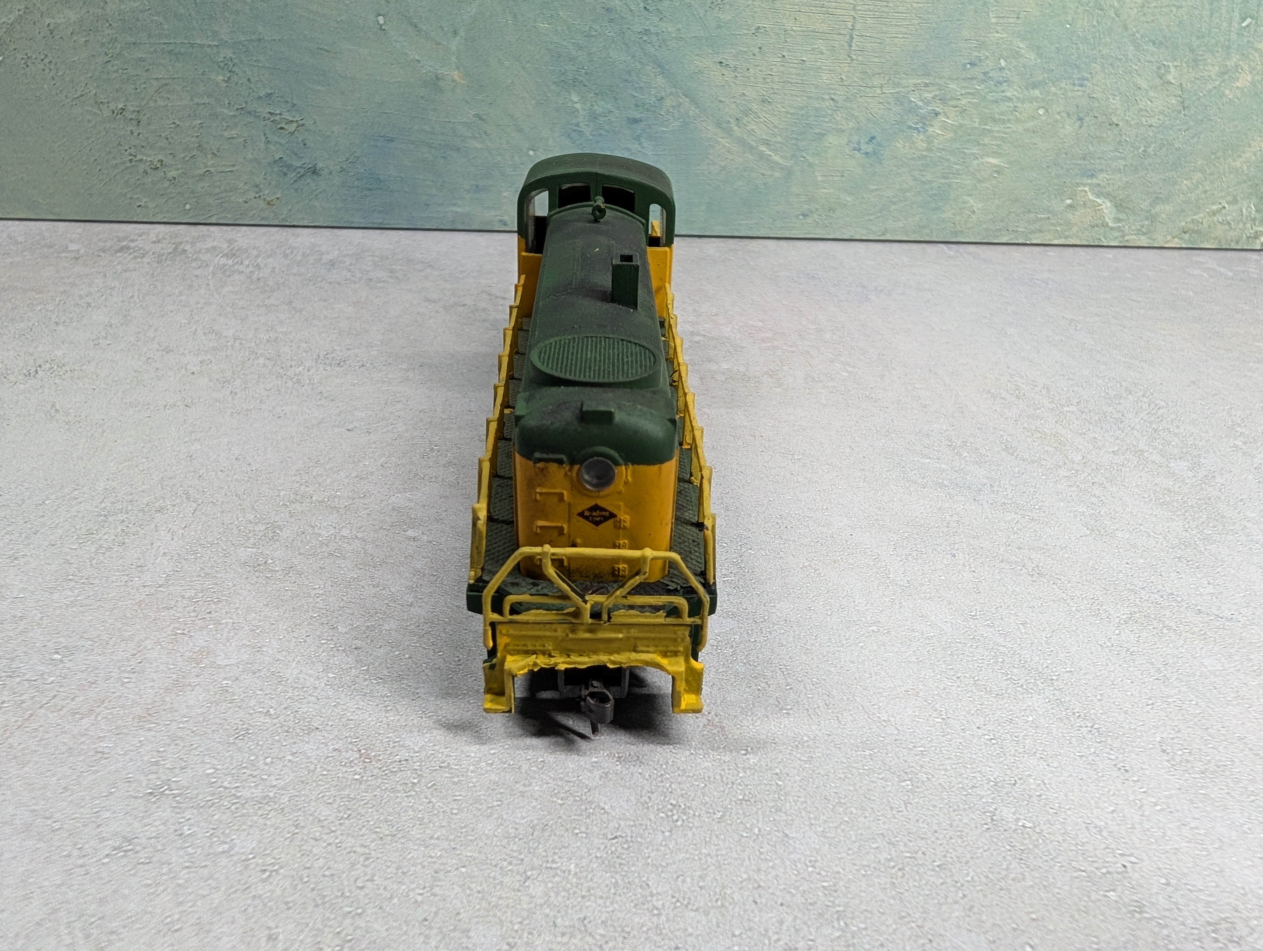 USED AHM HO Scale Diesel Locomotive Reading #445 Decal & Weathering Parts/Repairs