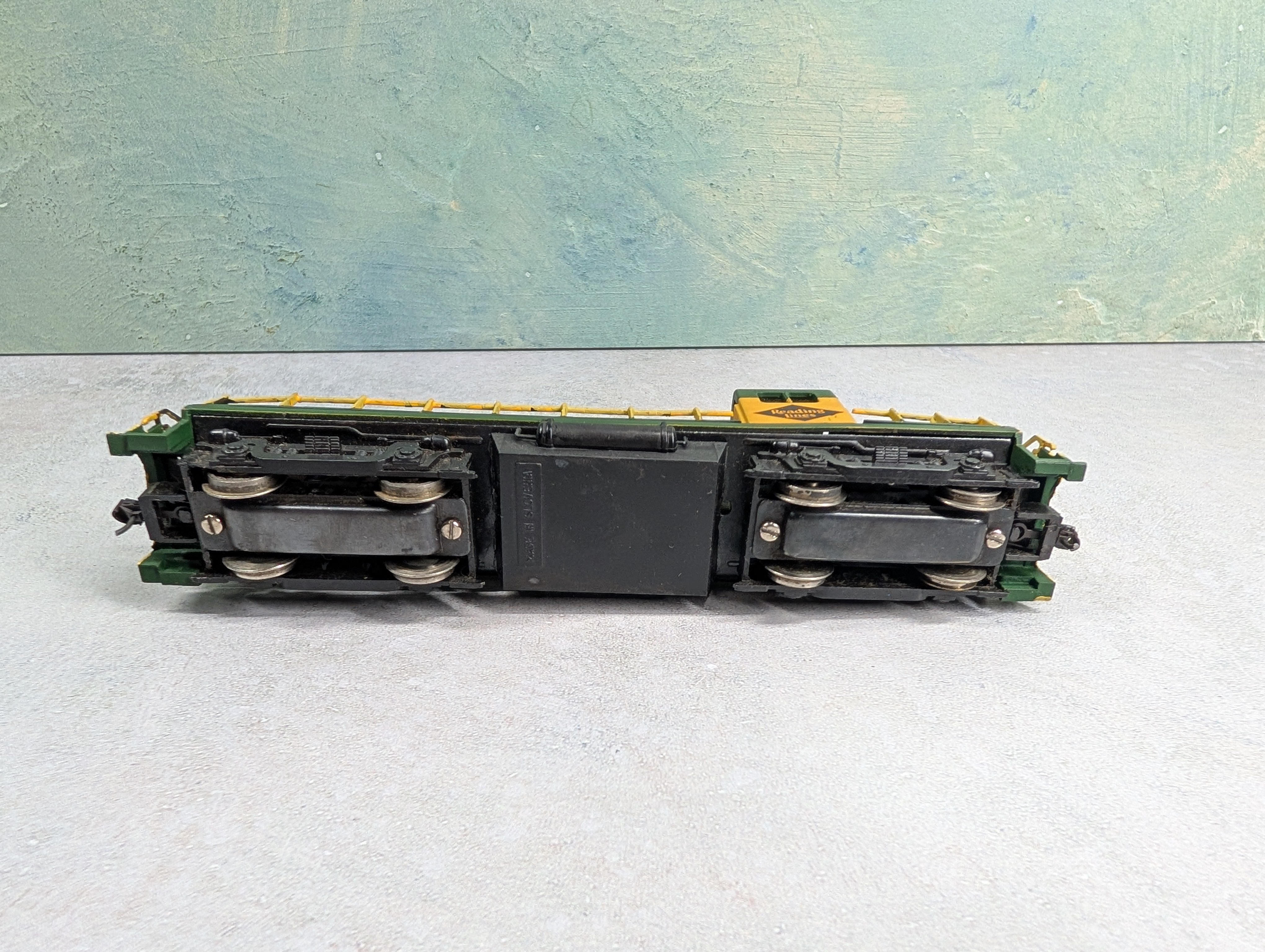 USED AHM HO Scale Diesel Locomotive Reading #445 Decal & Weathering Parts/Repairs
