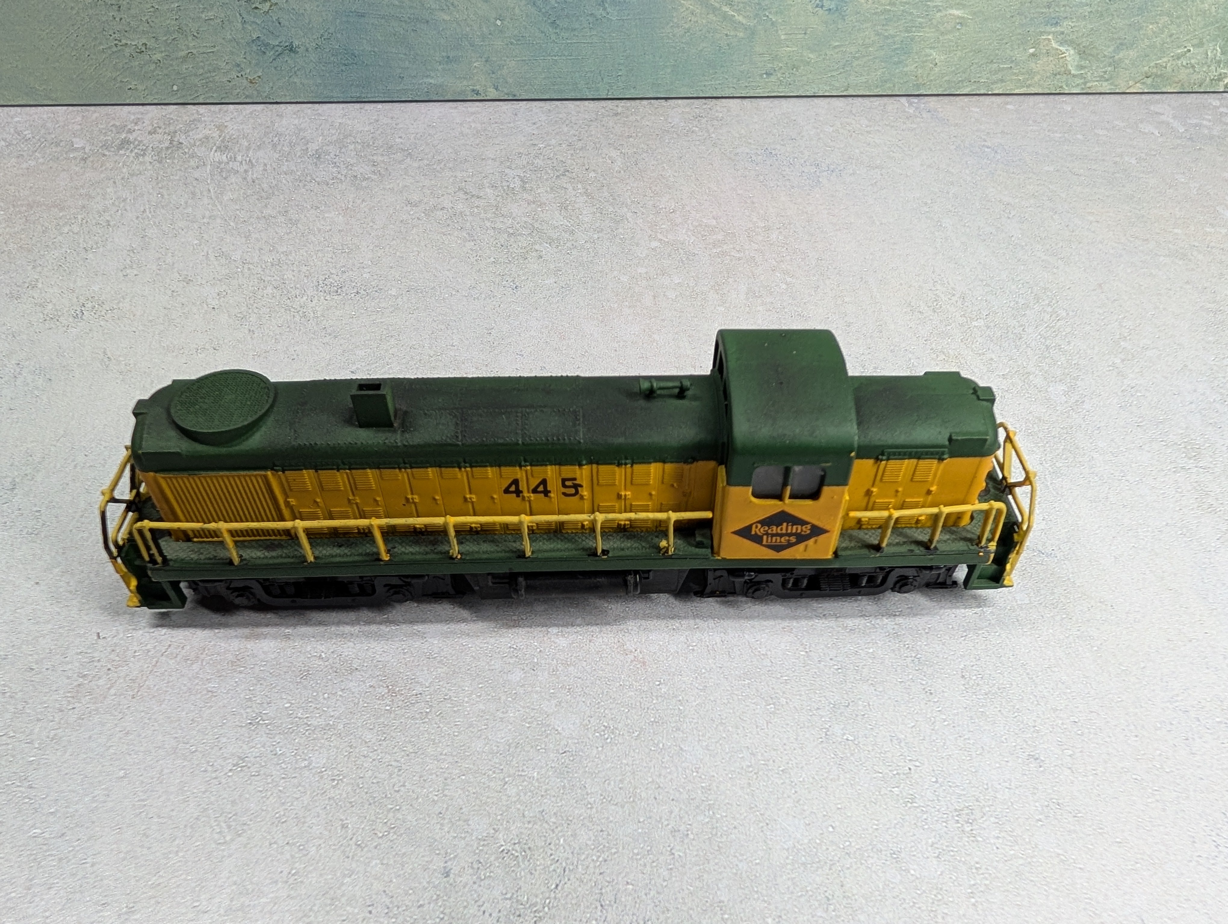 USED AHM HO Scale Diesel Locomotive Reading #445 Decal & Weathering Parts/Repairs