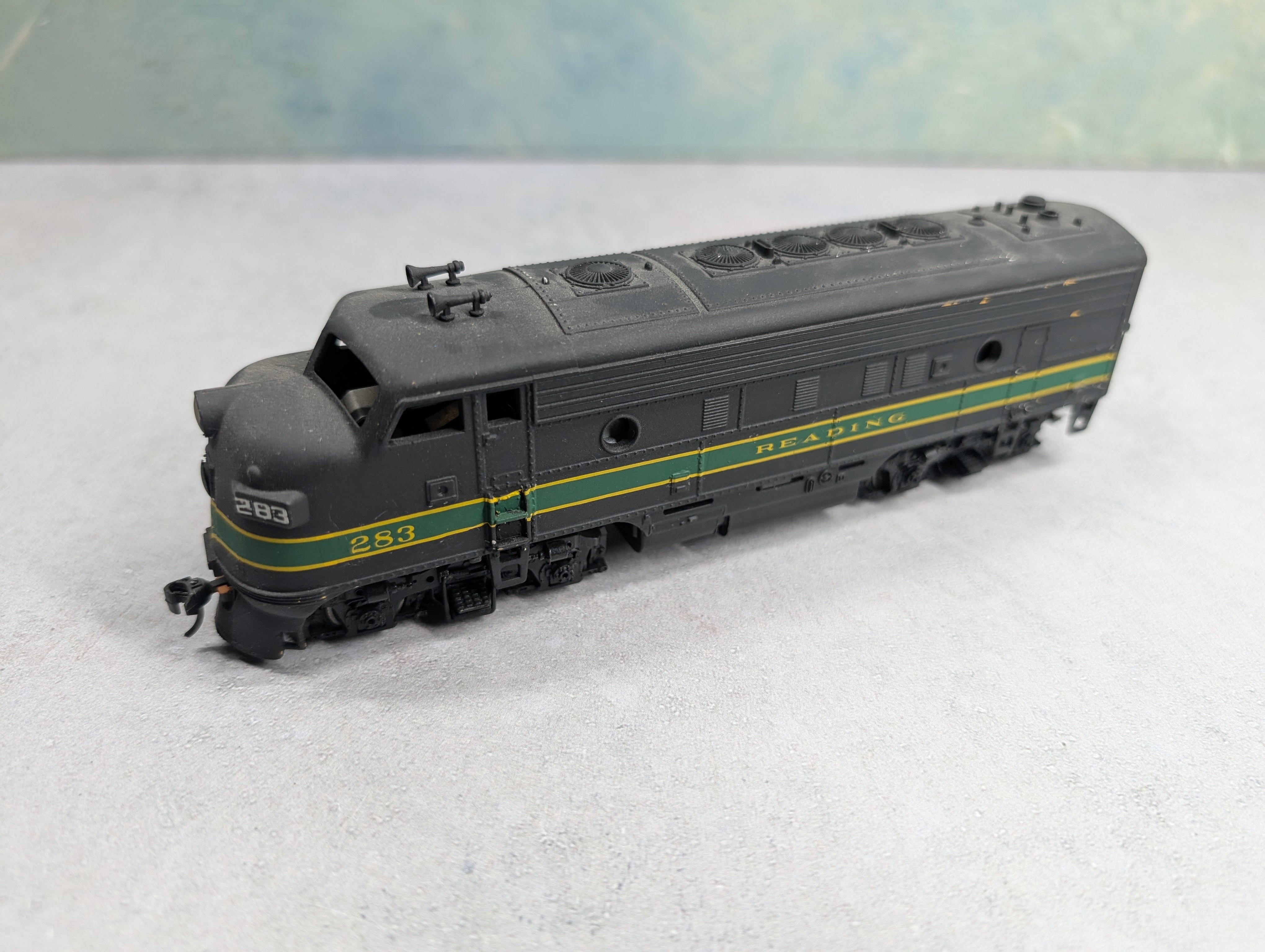 USED Athearn HO Scale Set of Powered & Dummy F Units Locomotives Reading #283 Custom Paint & Decals - Runs DC