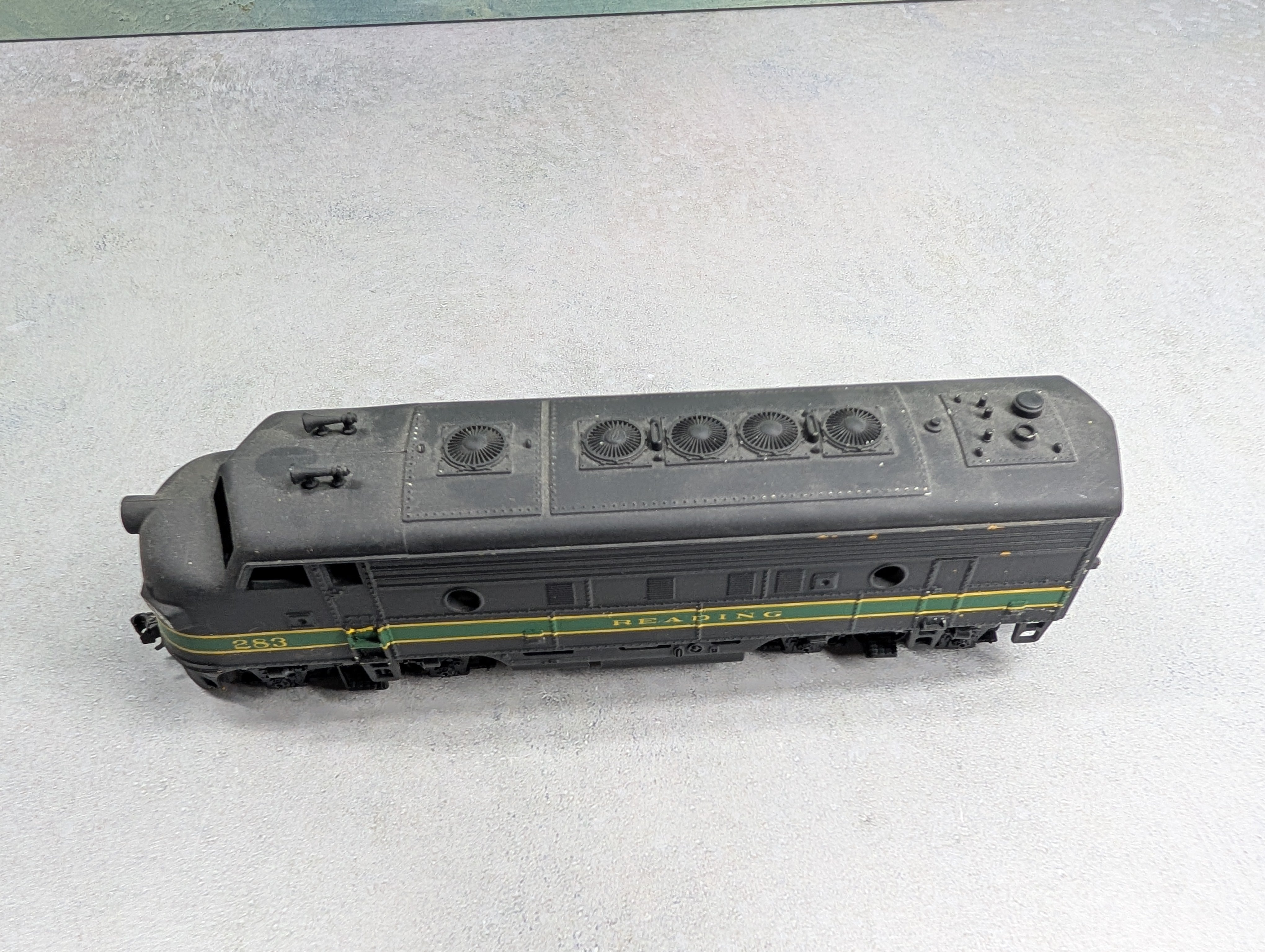 USED Athearn HO Scale Set of Powered & Dummy F Units Locomotives Reading #283 Custom Paint & Decals - Runs DC