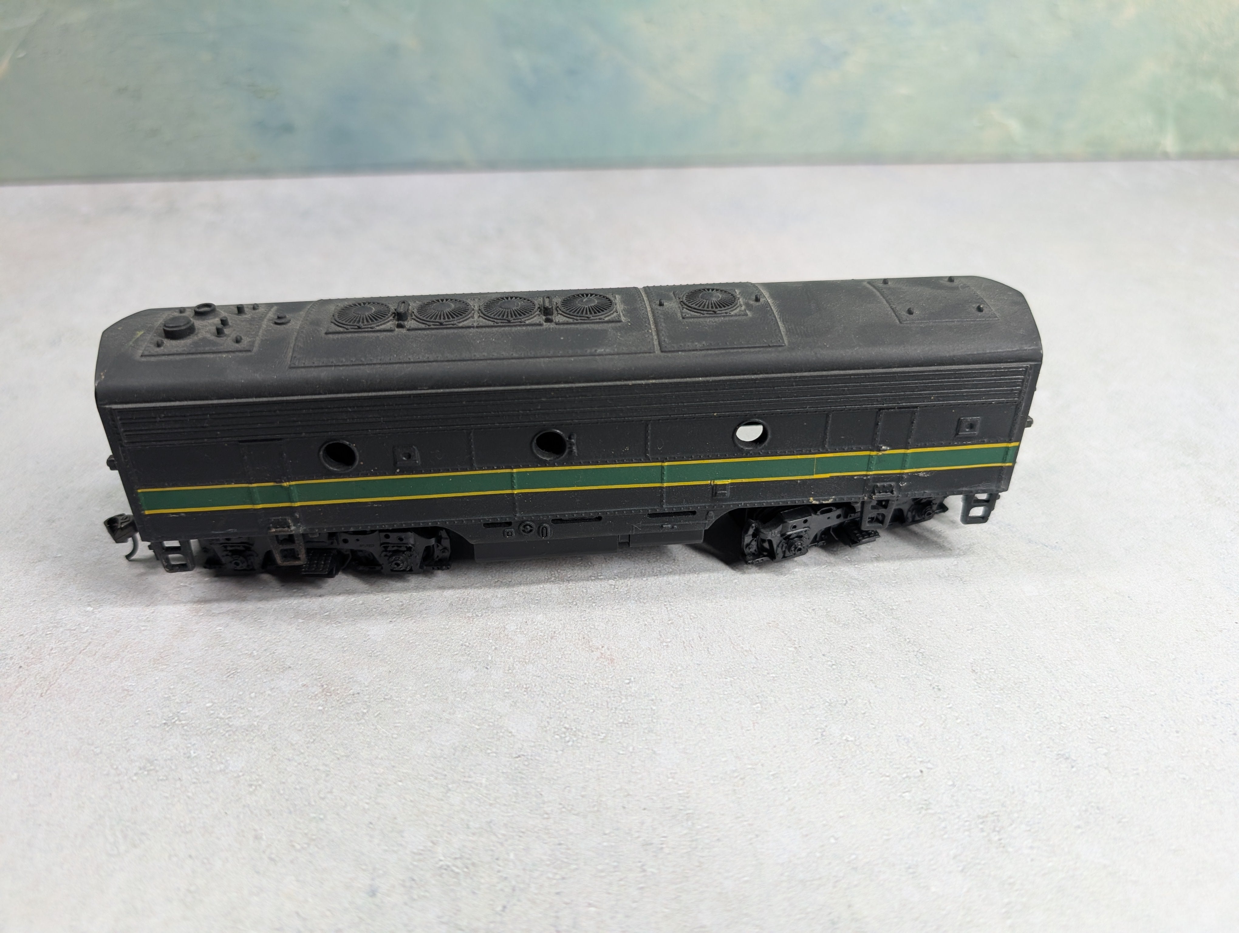 USED Athearn HO Scale Set of Powered & Dummy F Units Locomotives Reading #283 Custom Paint & Decals - Runs DC