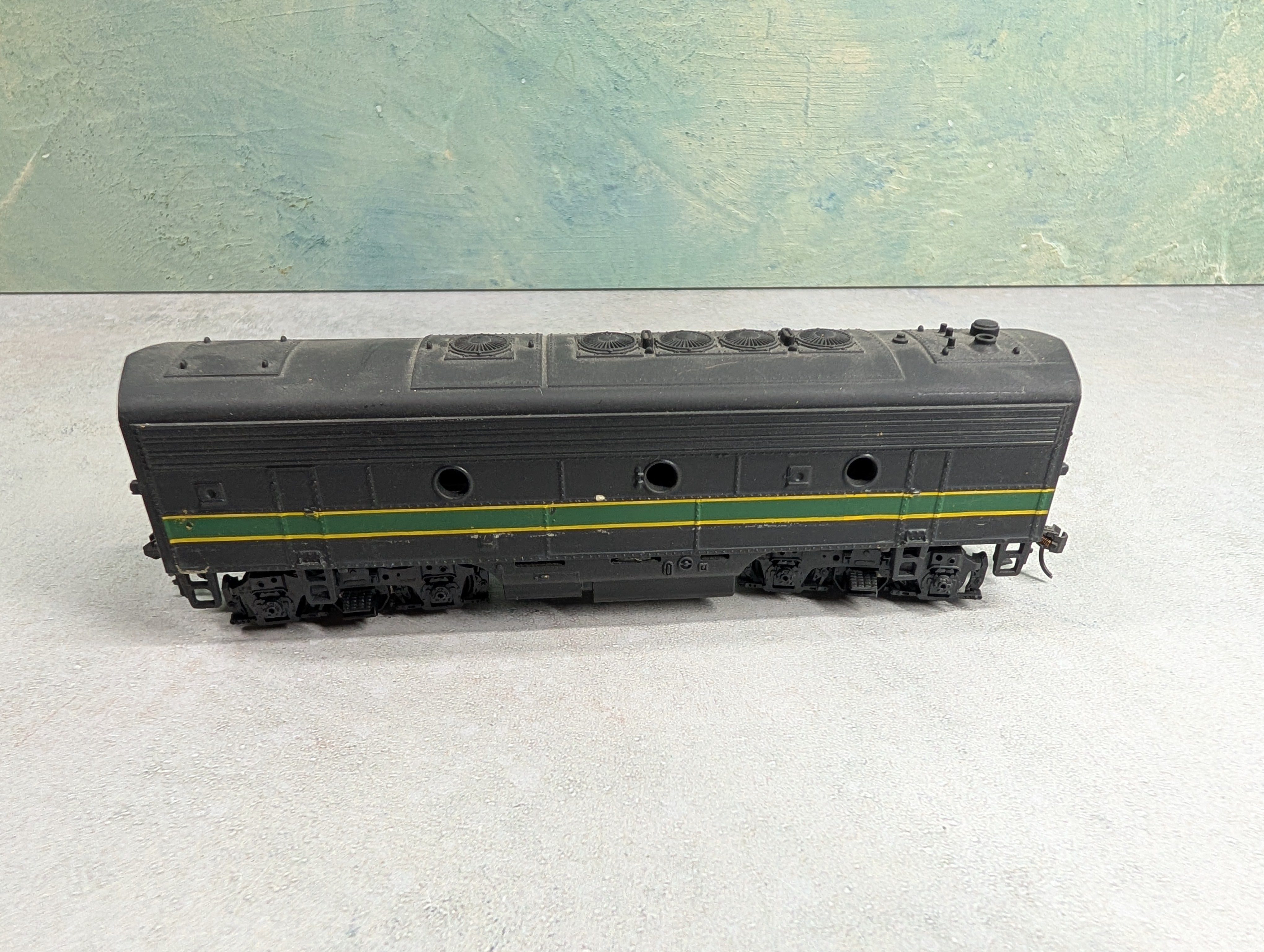 USED Athearn HO Scale Set of Powered & Dummy F Units Locomotives Reading #283 Custom Paint & Decals - Runs DC