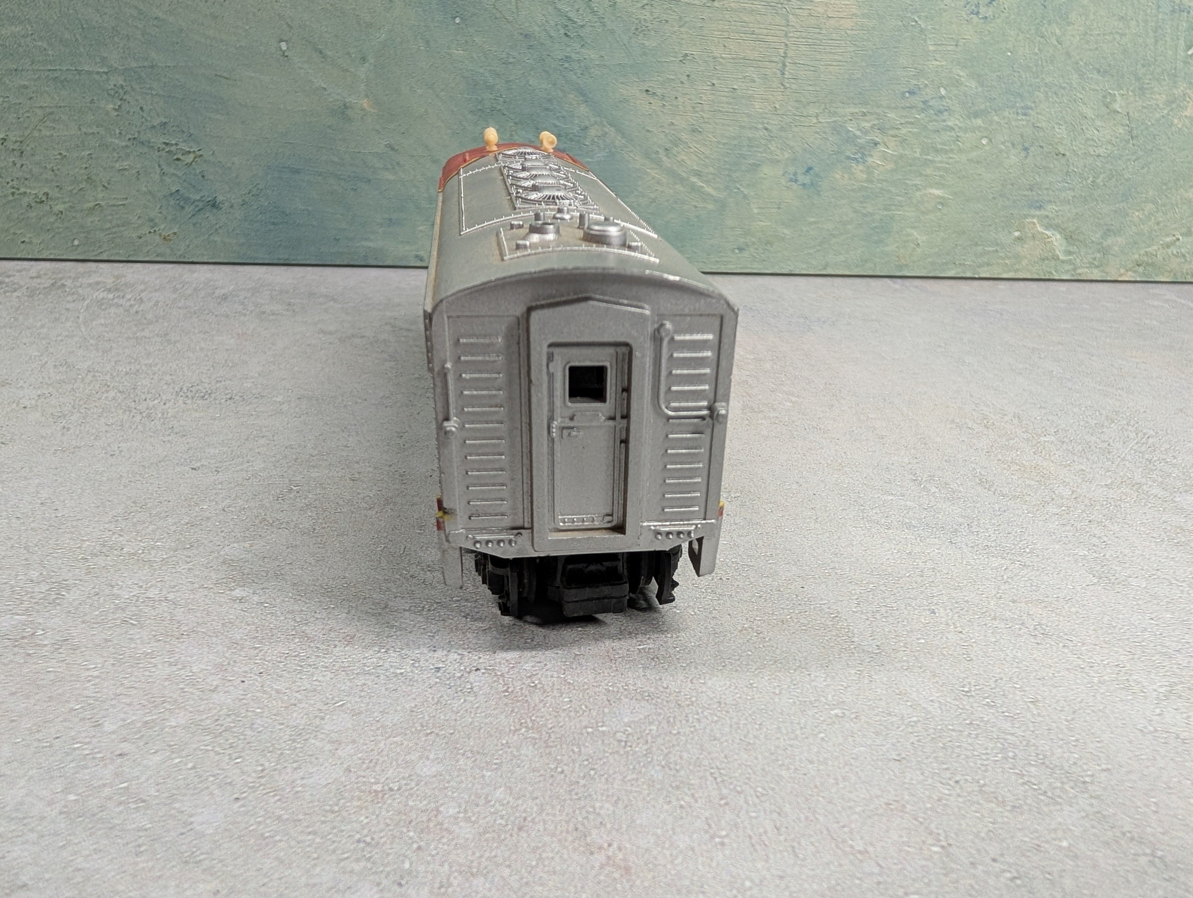 USED Tyco HO Scale F Unit Diesel Locomotive Santa Fe #4015 Unpowered