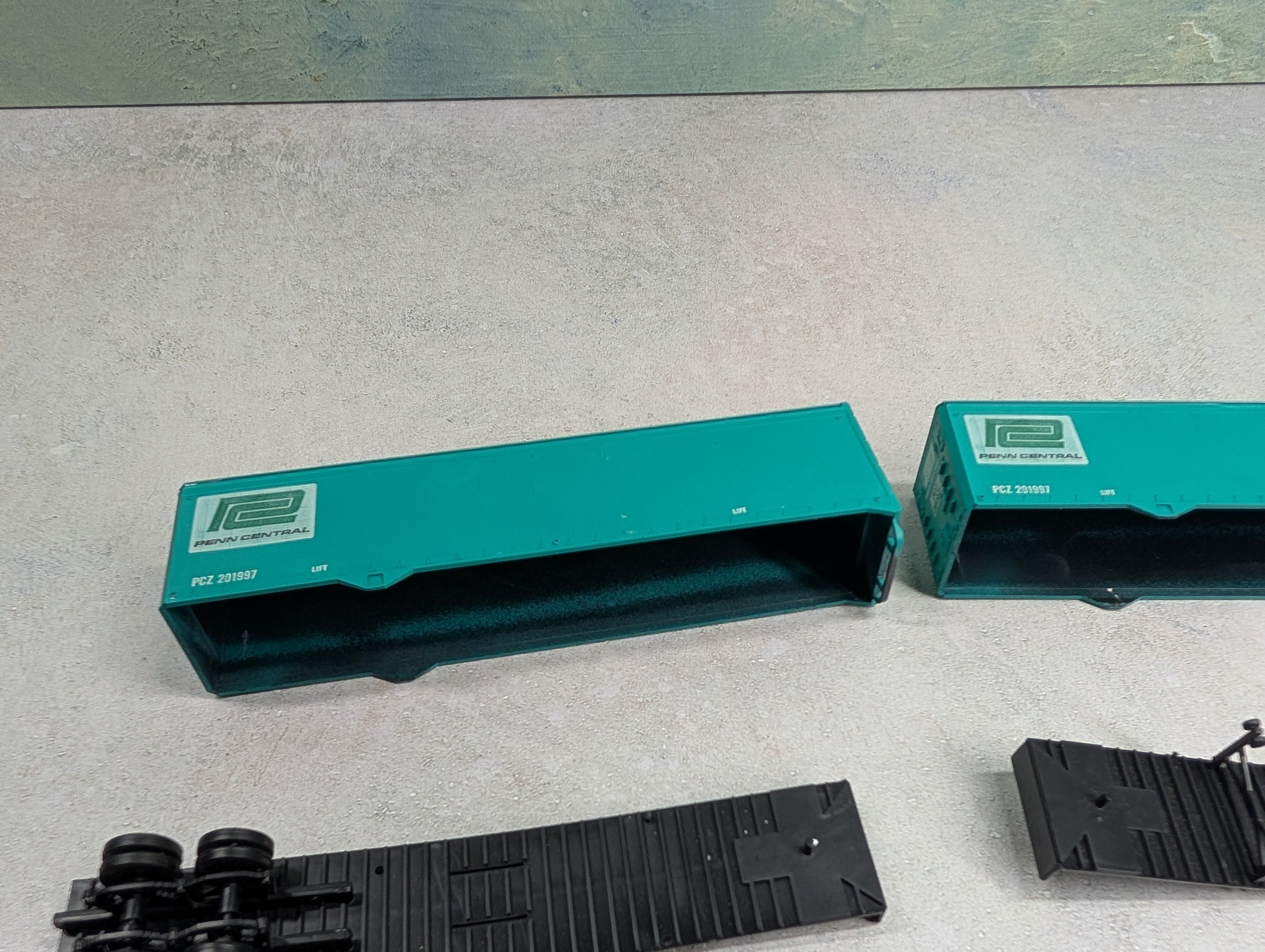 USED Athearn HO Scale Lot of 40' Trailers Penn Central PCZ #201997 Parts/Repairs (2 pcs)