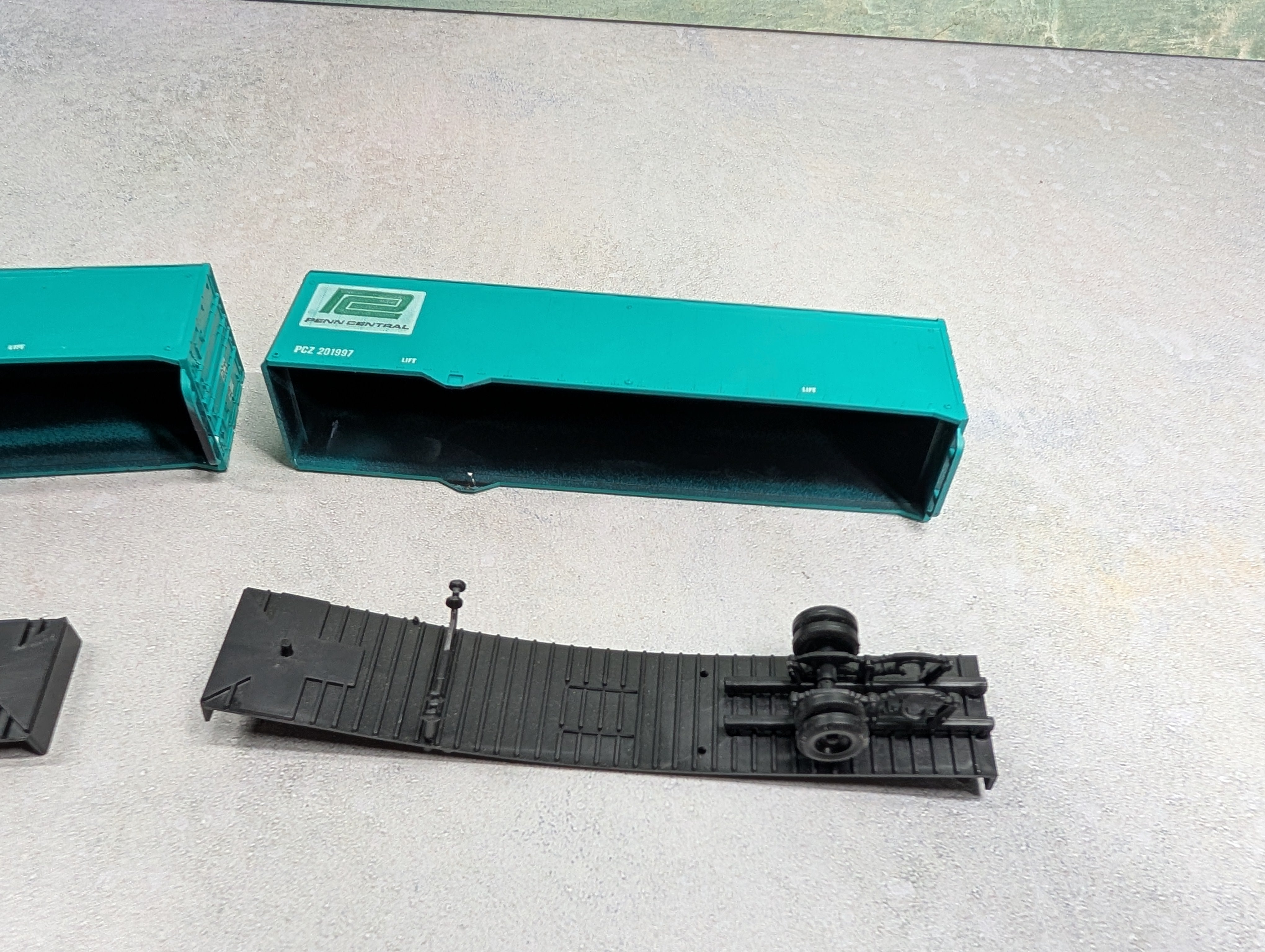 USED Athearn HO Scale Lot of 40' Trailers Penn Central PCZ #201997 Parts/Repairs (2 pcs)