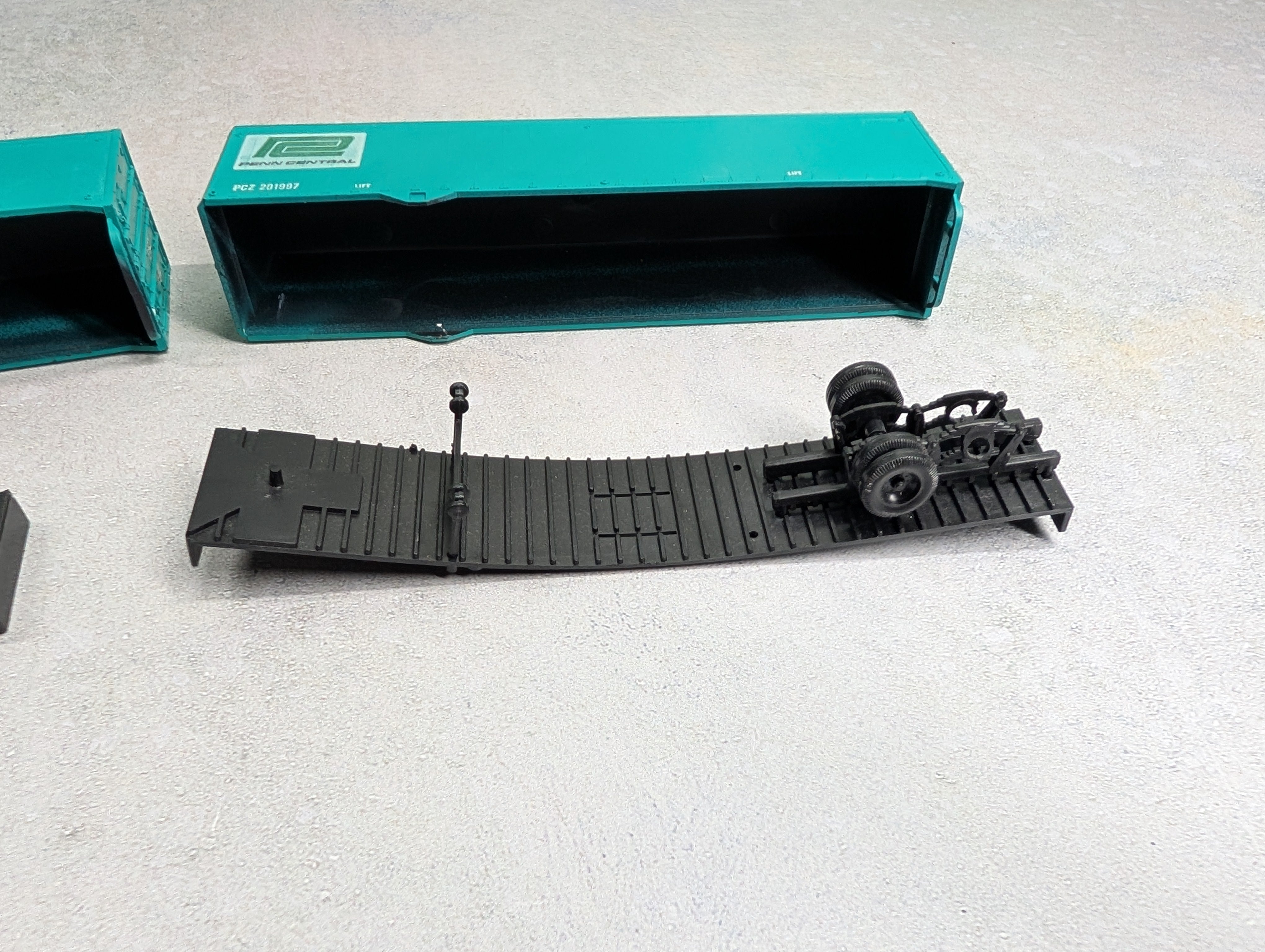 USED Athearn HO Scale Lot of 40' Trailers Penn Central PCZ #201997 Parts/Repairs (2 pcs)