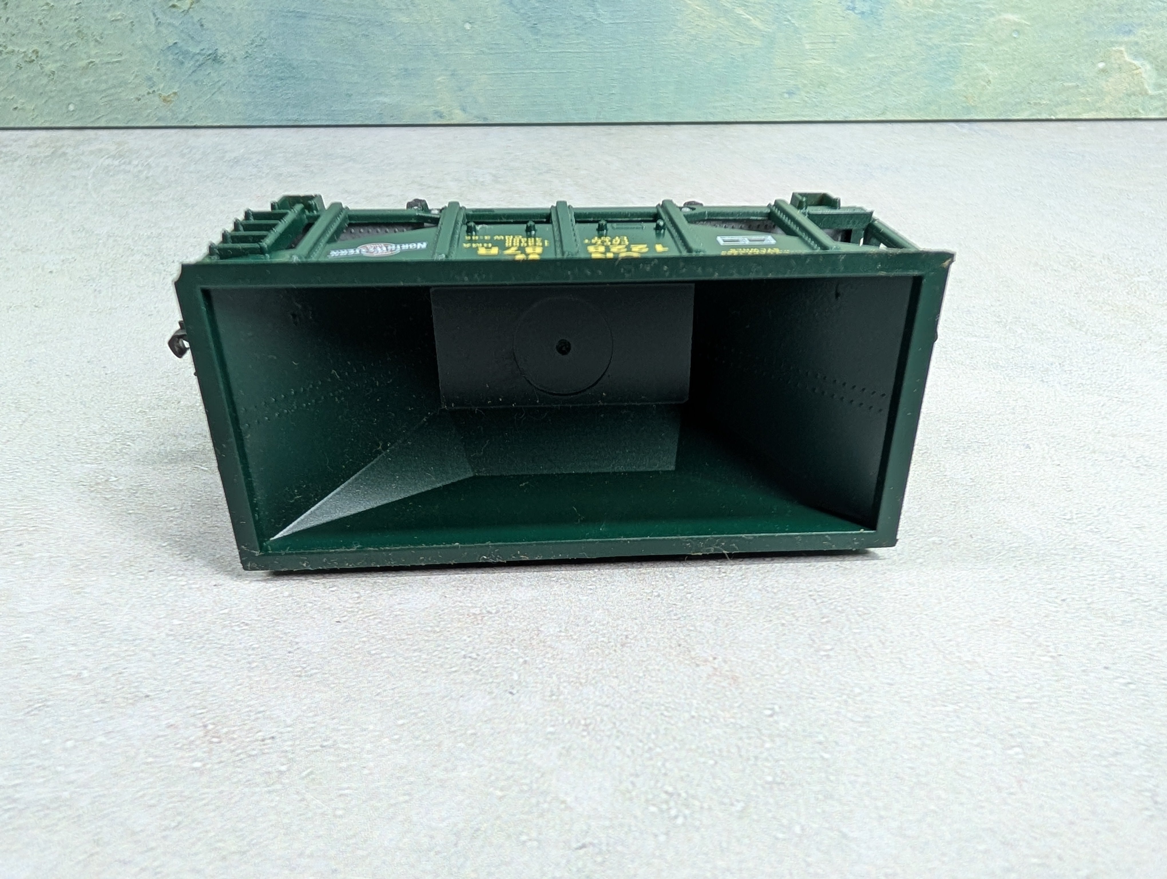 USED Roundhouse HO Scale Ore Car Chicago & North Western CNW #122887R