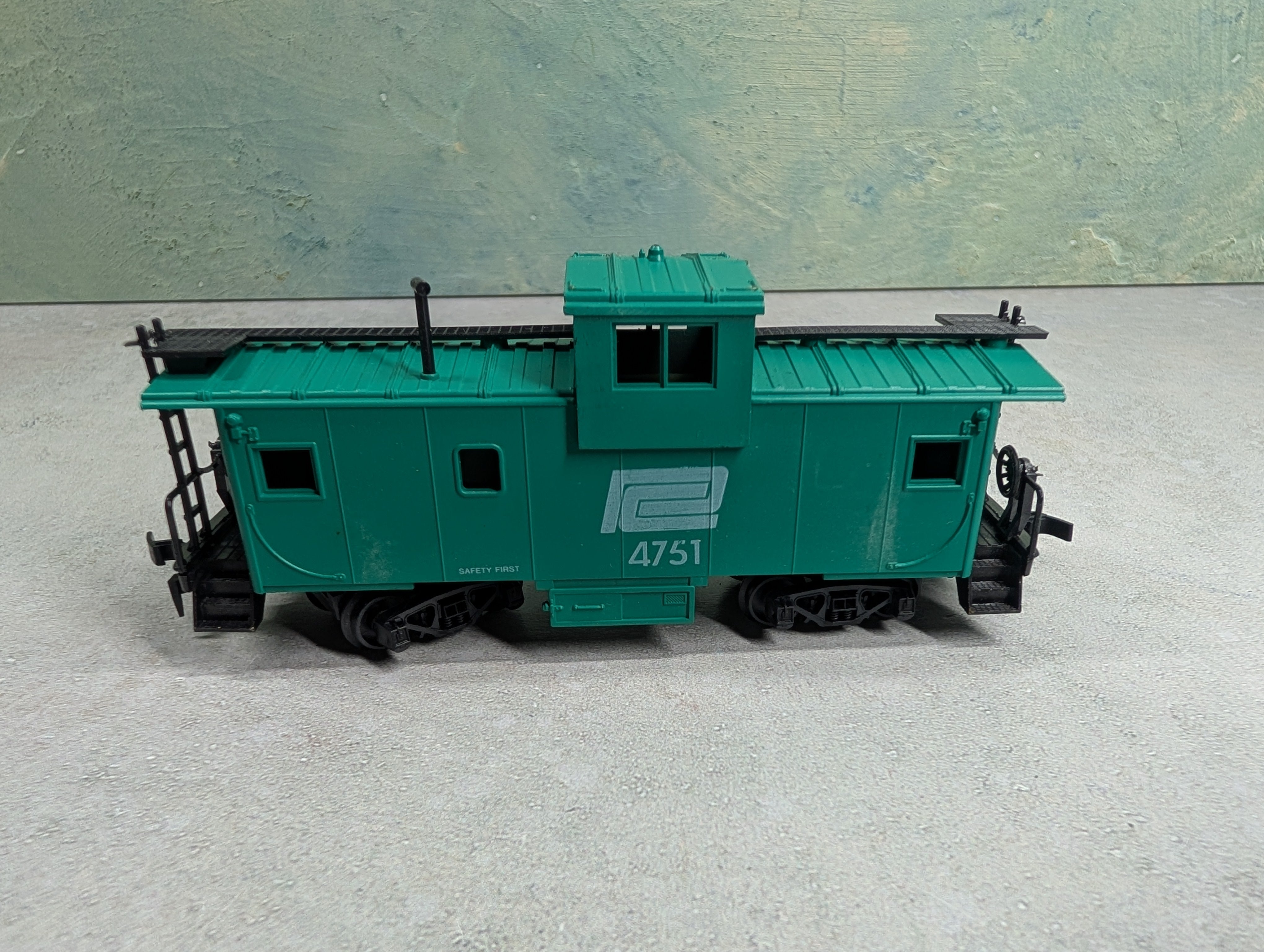 USED AHM HO Scale Caboose Penn Central #4751