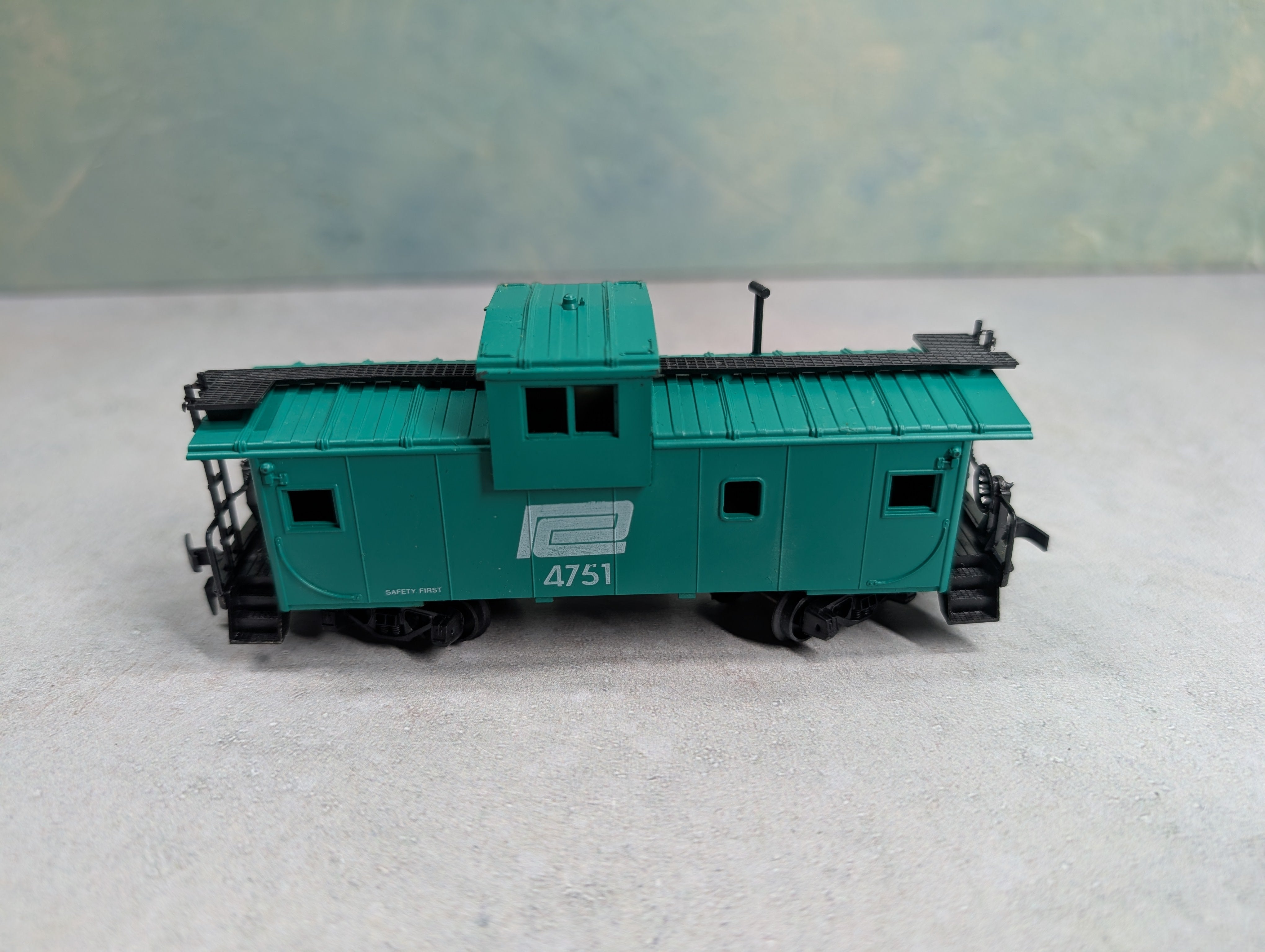 USED AHM HO Scale Caboose Penn Central #4751