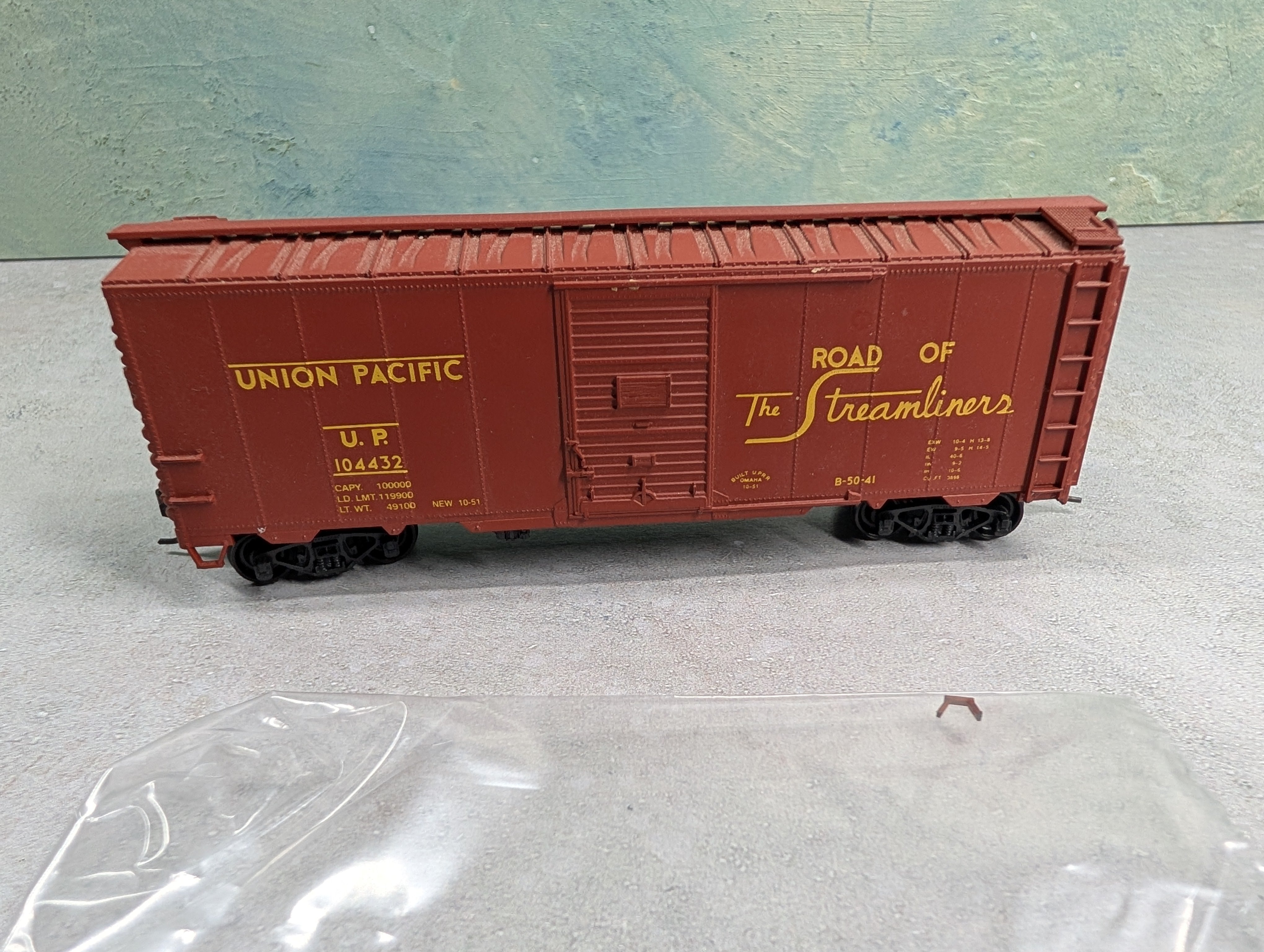 USED Accurail HO Scale 40' Box Car Union Pacific UP #104432