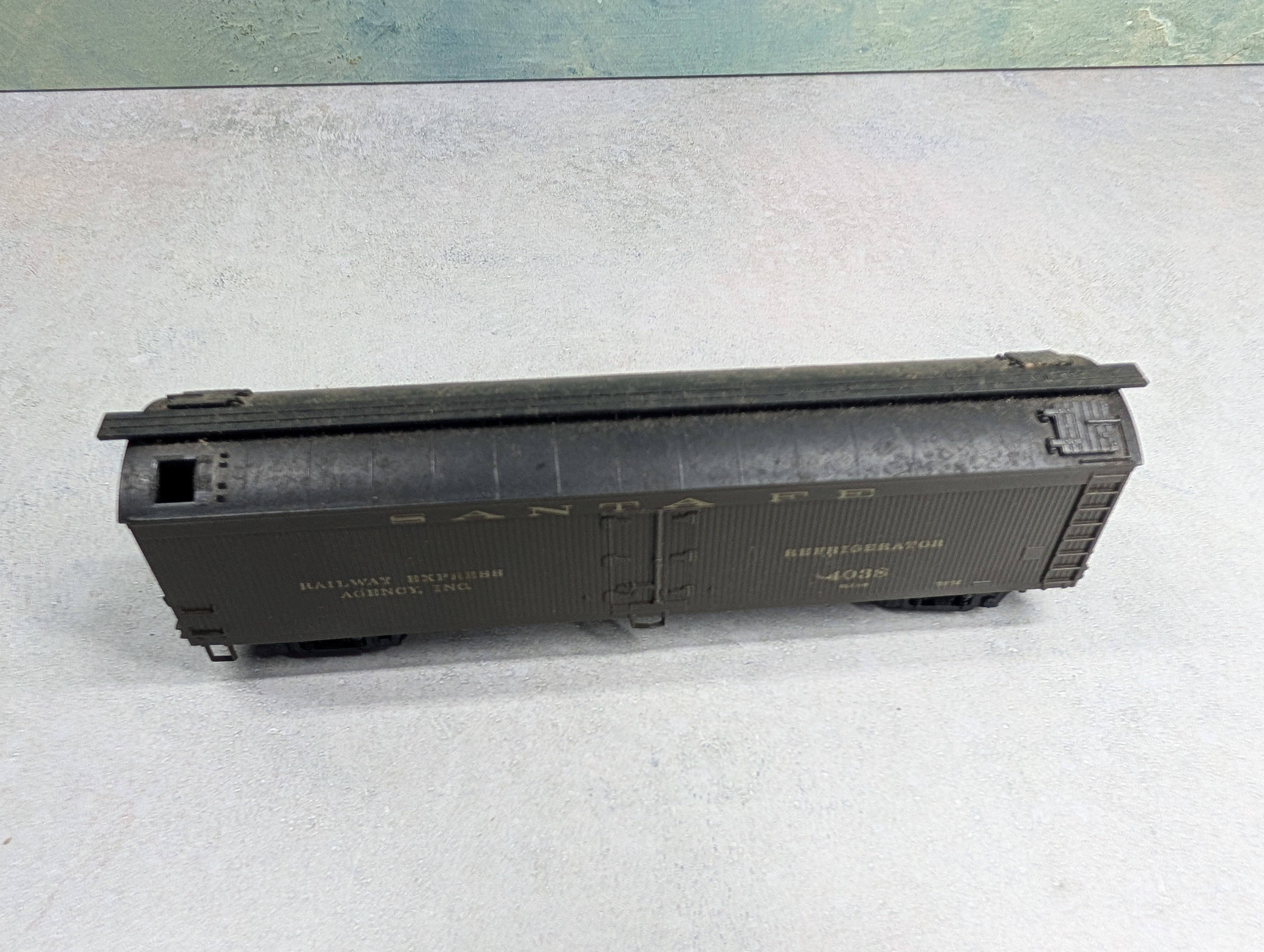 USED HO Scale 50' Wooden Refrigerator Santa Fe REA #4038