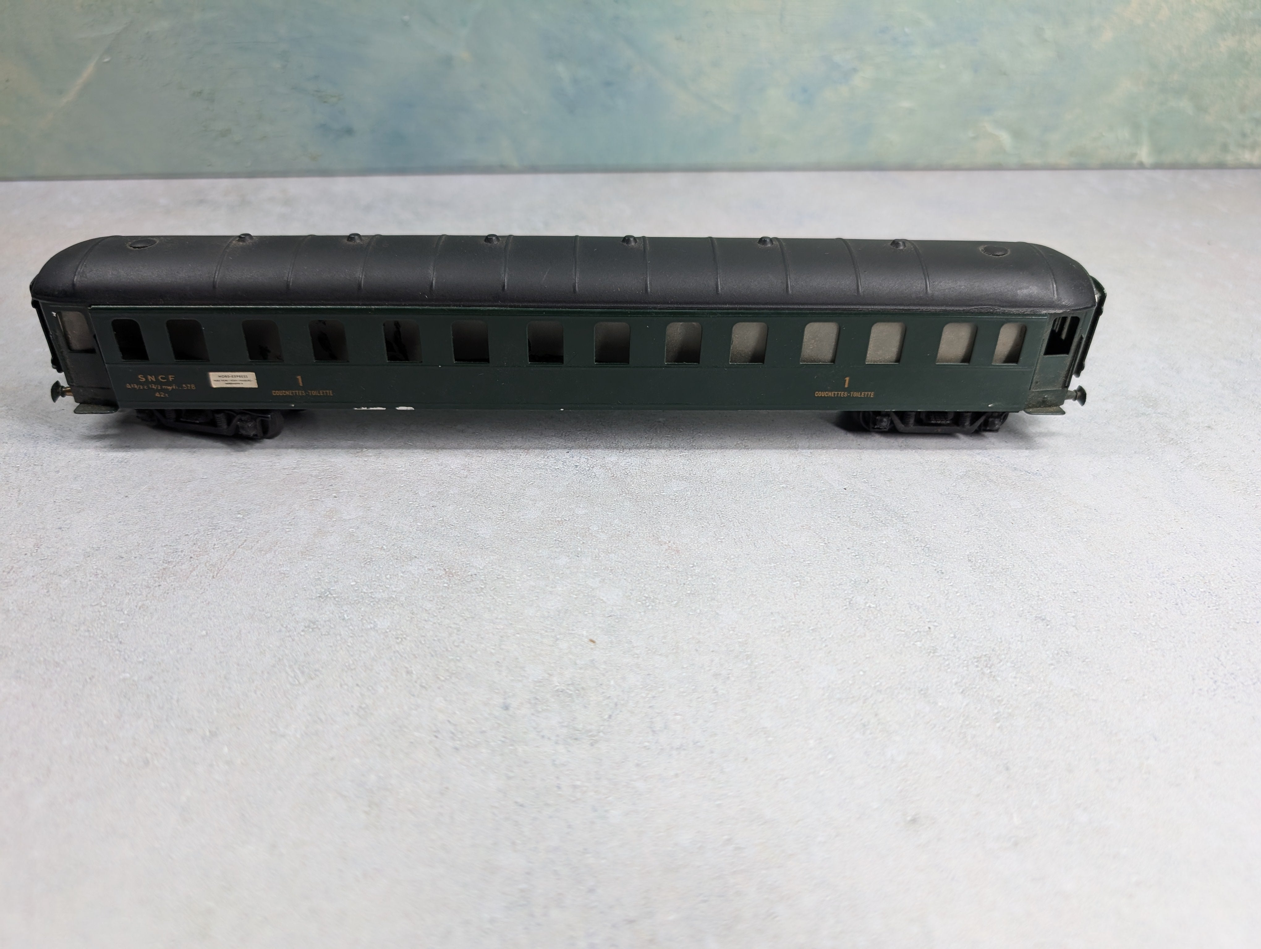 USED HO Scale Nord Express Euro Passenger Car Euro Coupler