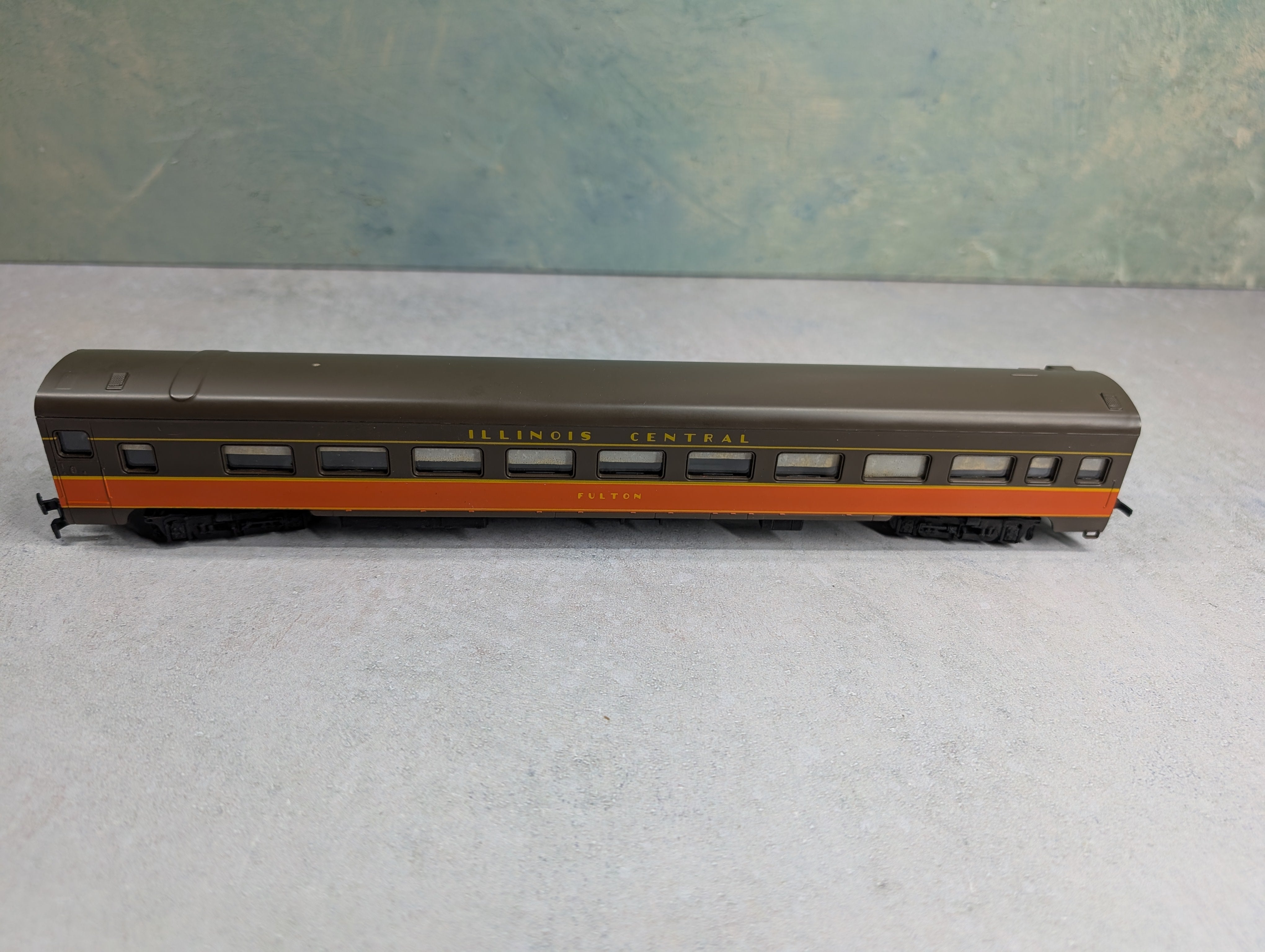 USED Rivarossi HO Scale Coach Passenger Car Illinois Central Fulton