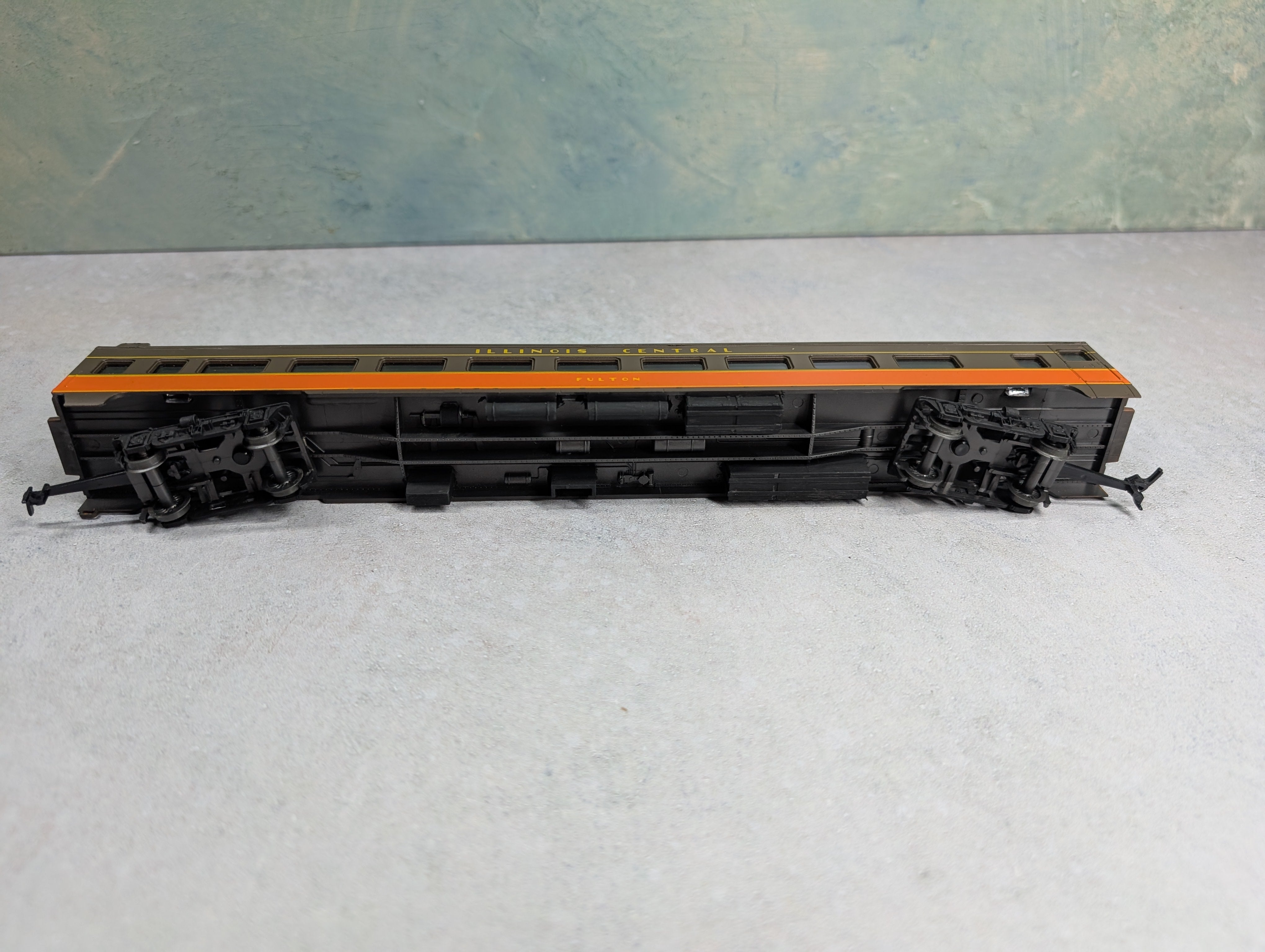 USED Rivarossi HO Scale Coach Passenger Car Illinois Central Fulton