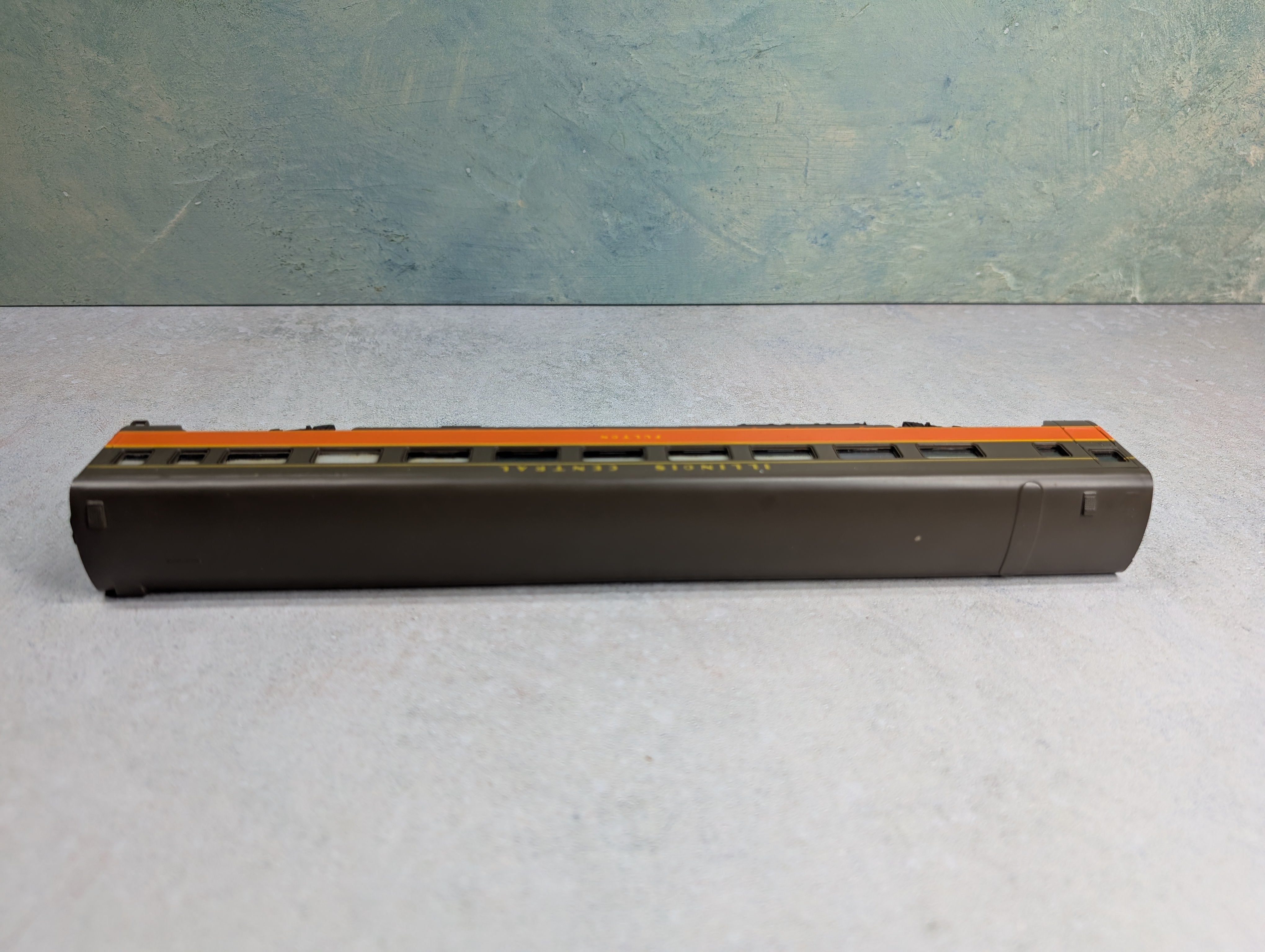USED Rivarossi HO Scale Coach Passenger Car Illinois Central Fulton