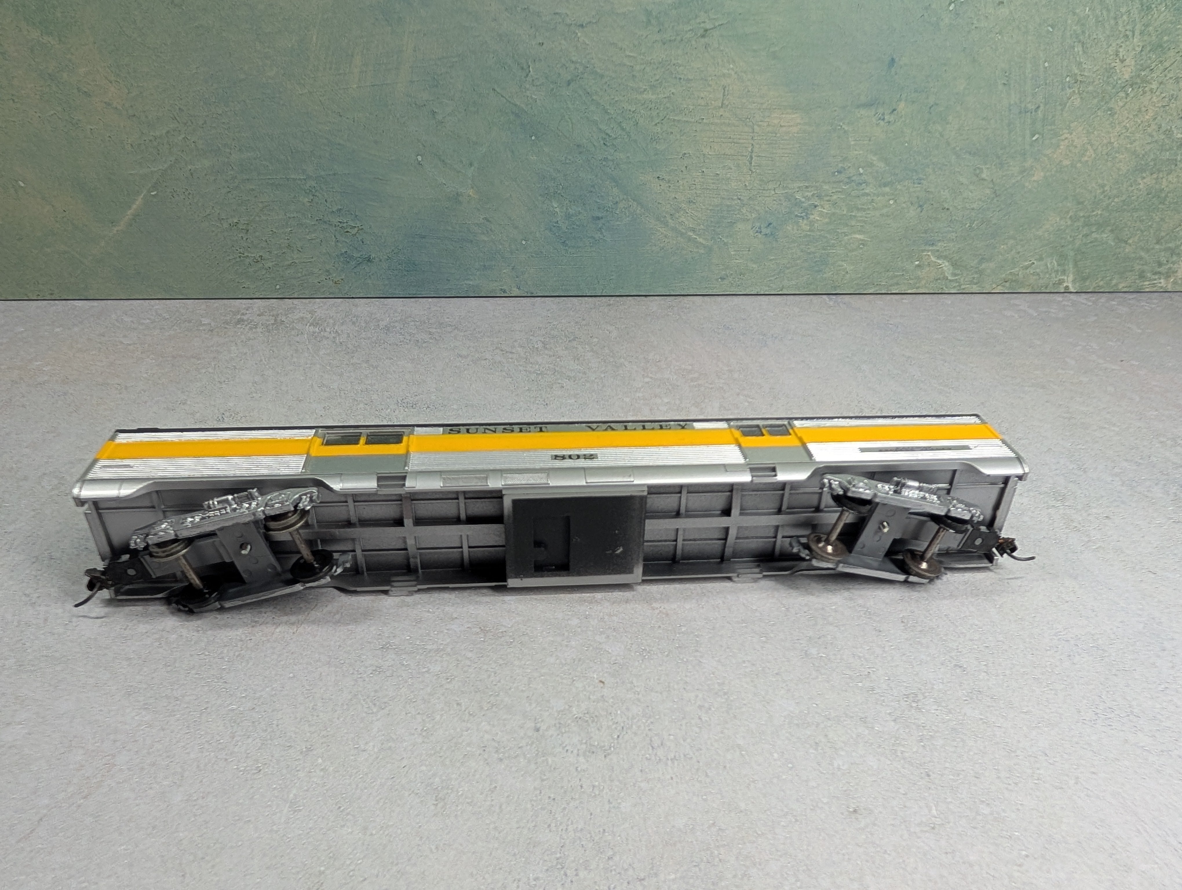 USED Athearn HO Scale Custom Railway Express Agency Passenger Car