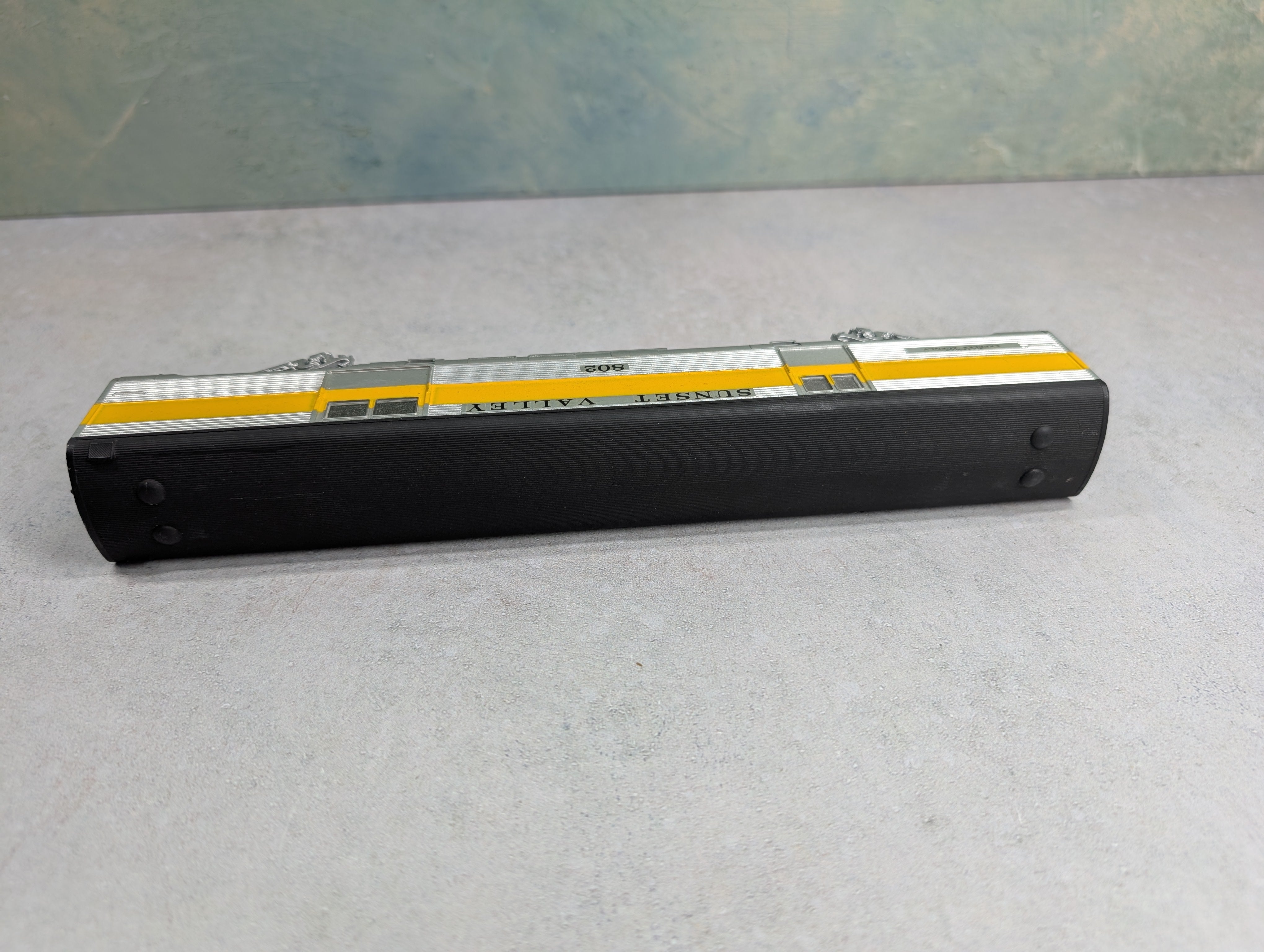 USED Athearn HO Scale Custom Railway Express Agency Passenger Car