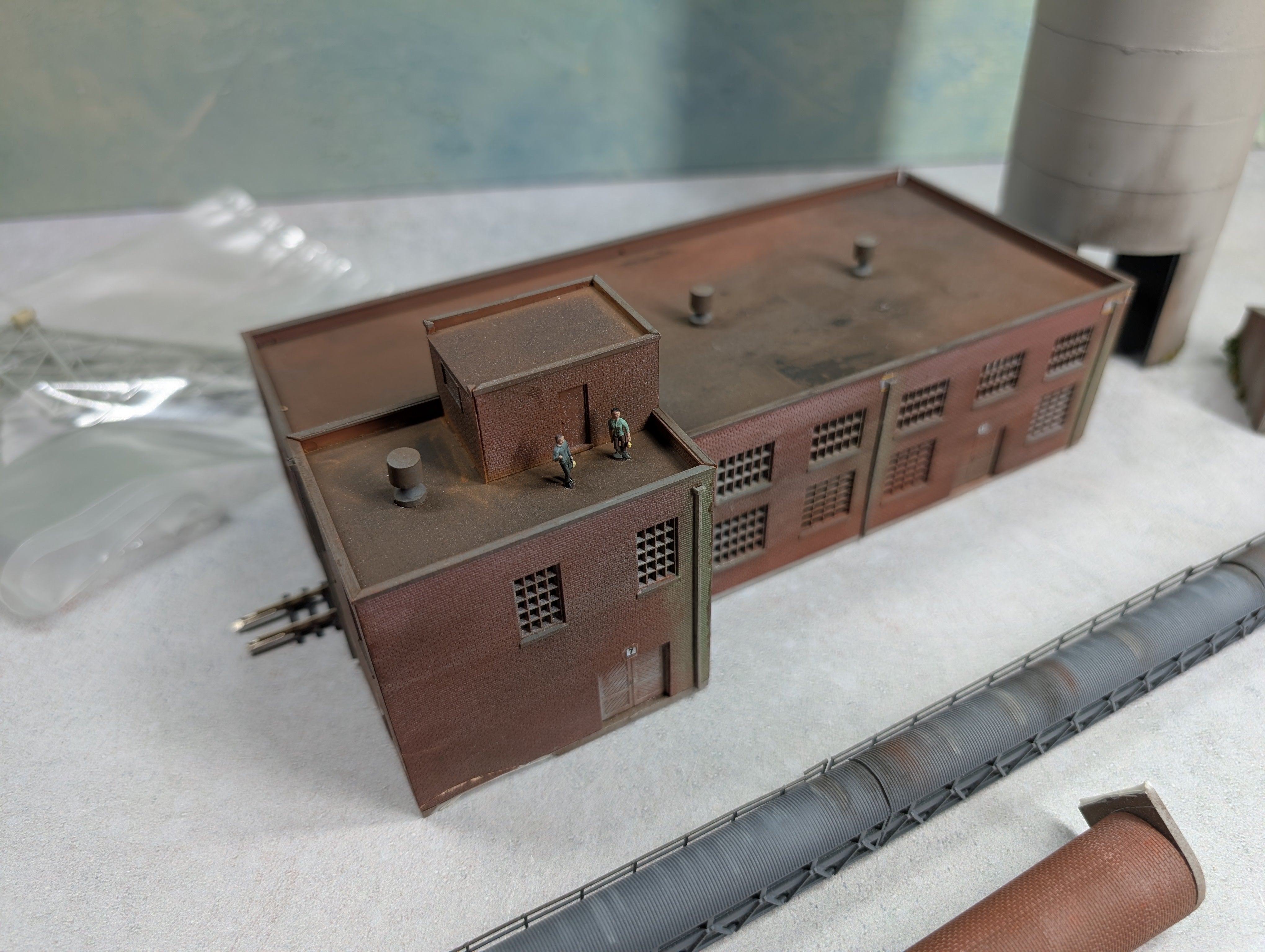 USED Walthers N Scale Western Flood Loader w/ Factory with Track Line inside
