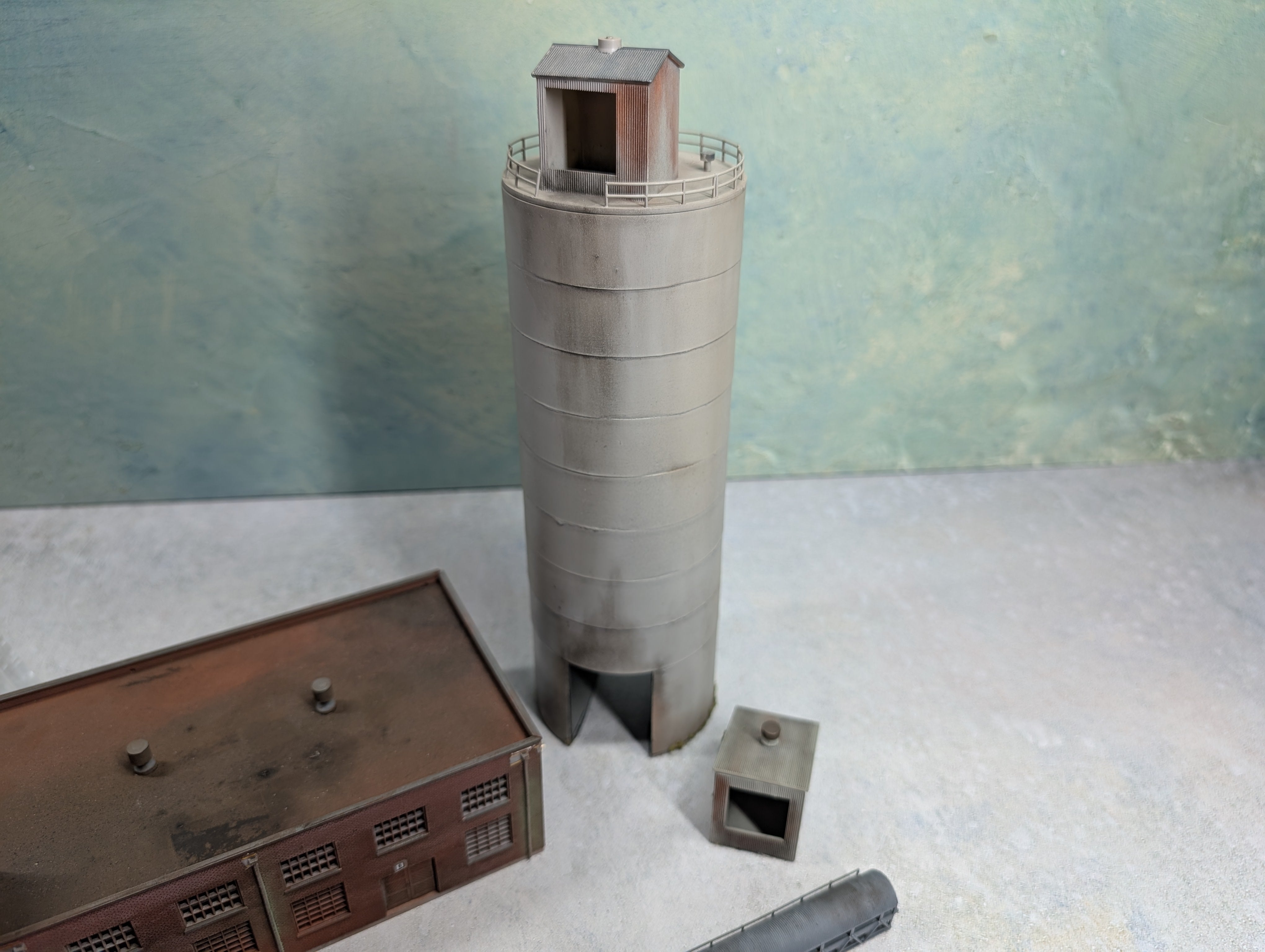 USED Walthers N Scale Western Flood Loader w/ Factory with Track Line inside