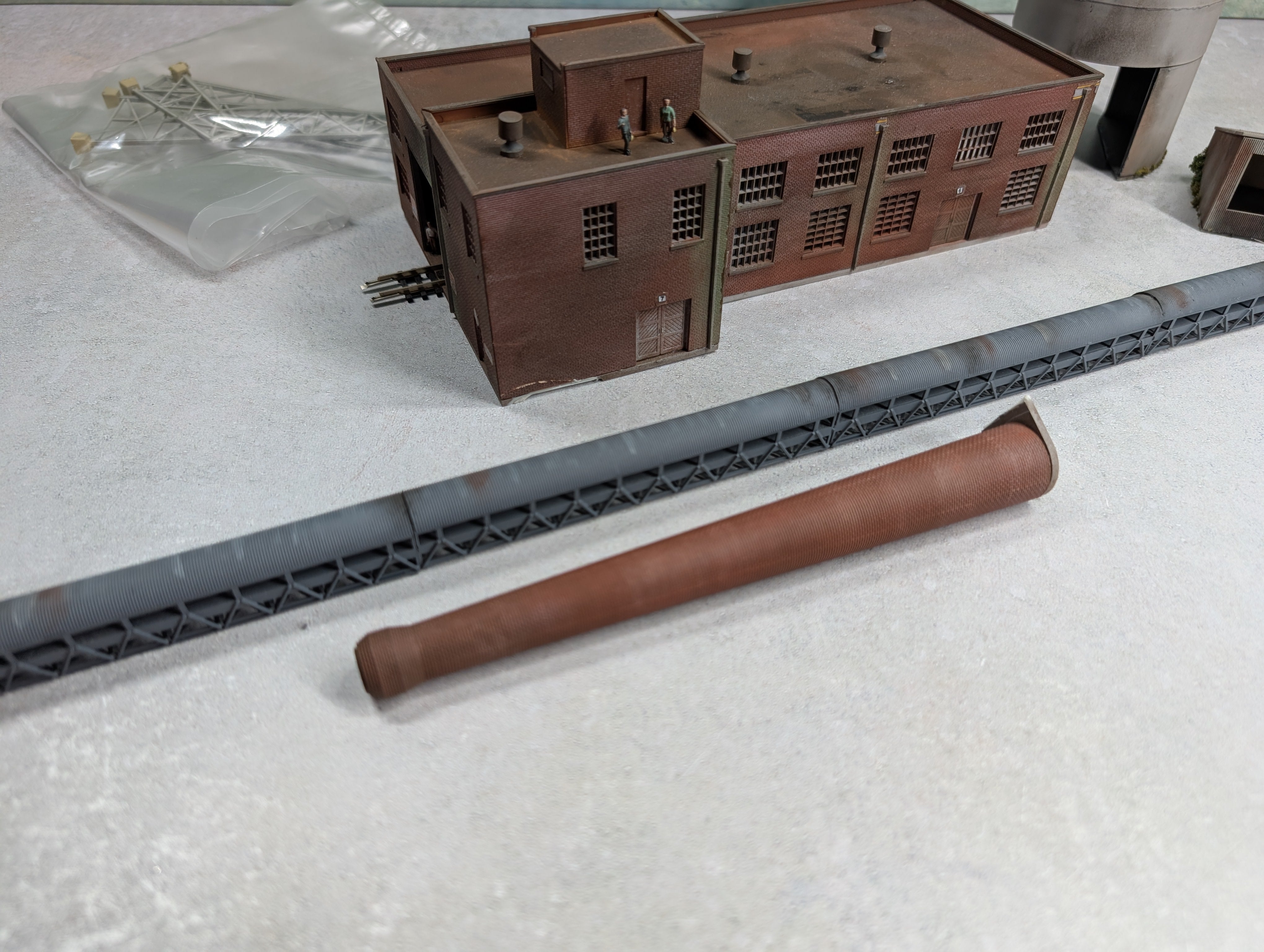 USED Walthers N Scale Western Flood Loader w/ Factory with Track Line inside