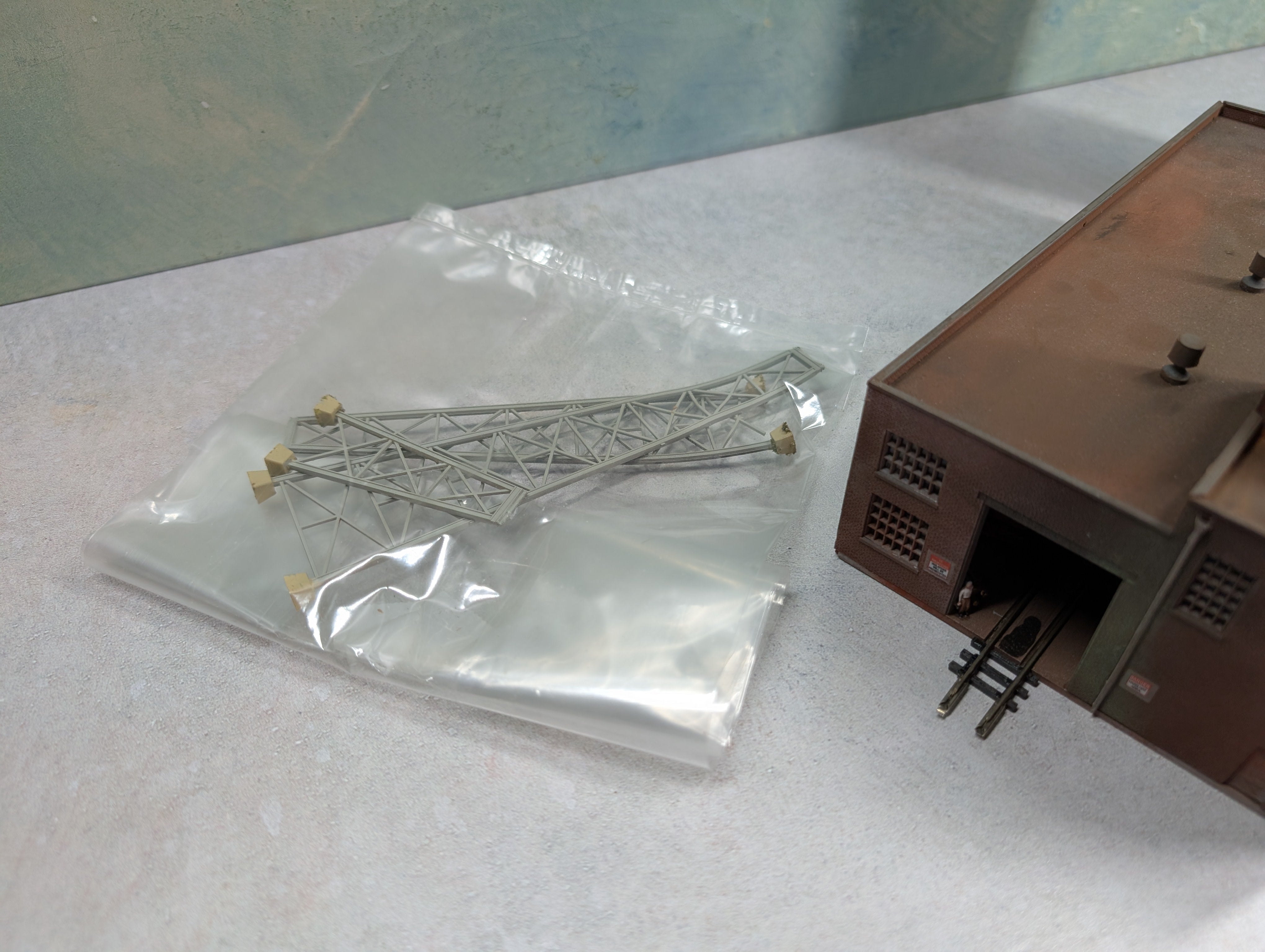 USED Walthers N Scale Western Flood Loader w/ Factory with Track Line inside