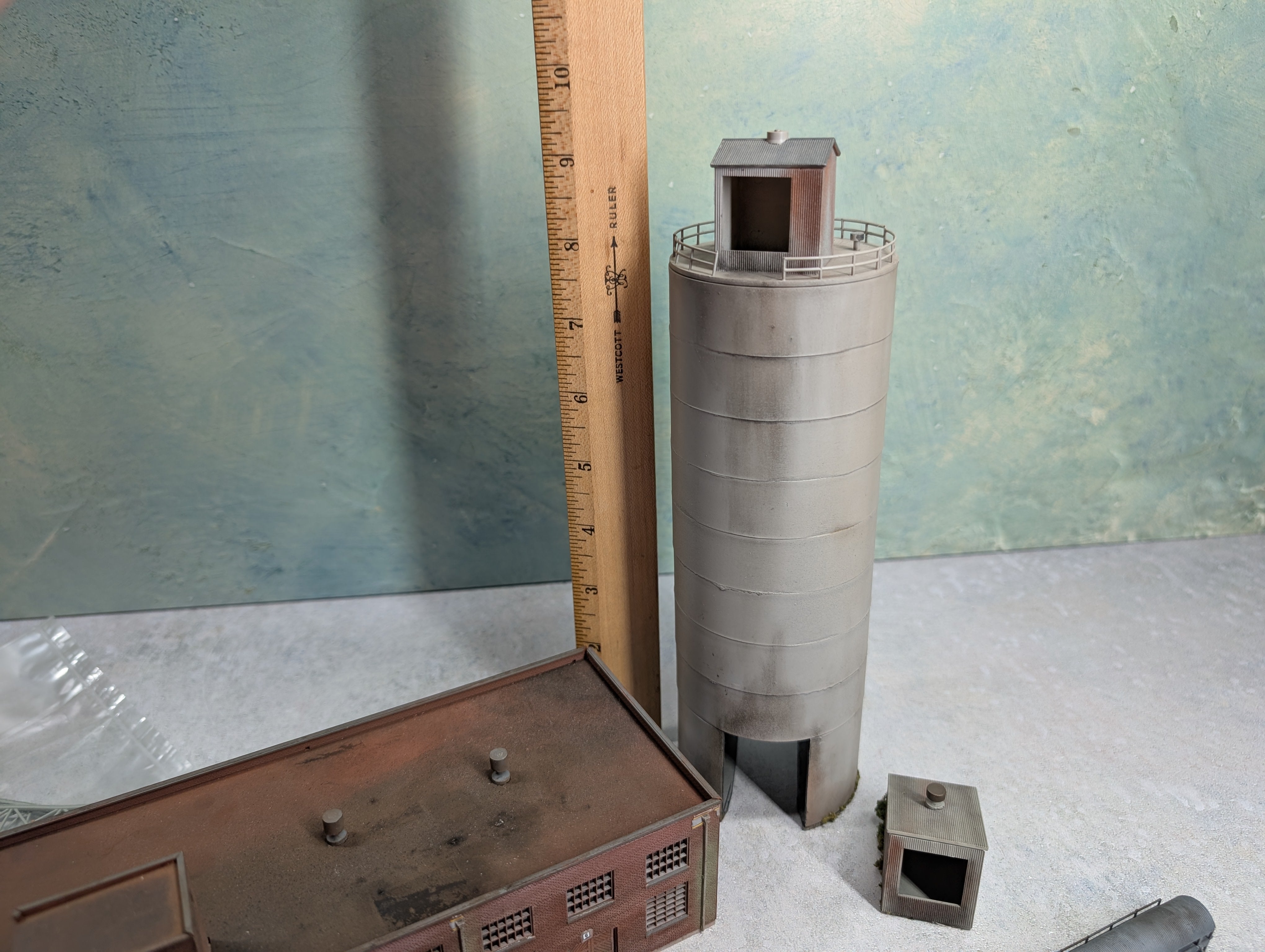 USED Walthers N Scale Western Flood Loader w/ Factory with Track Line inside