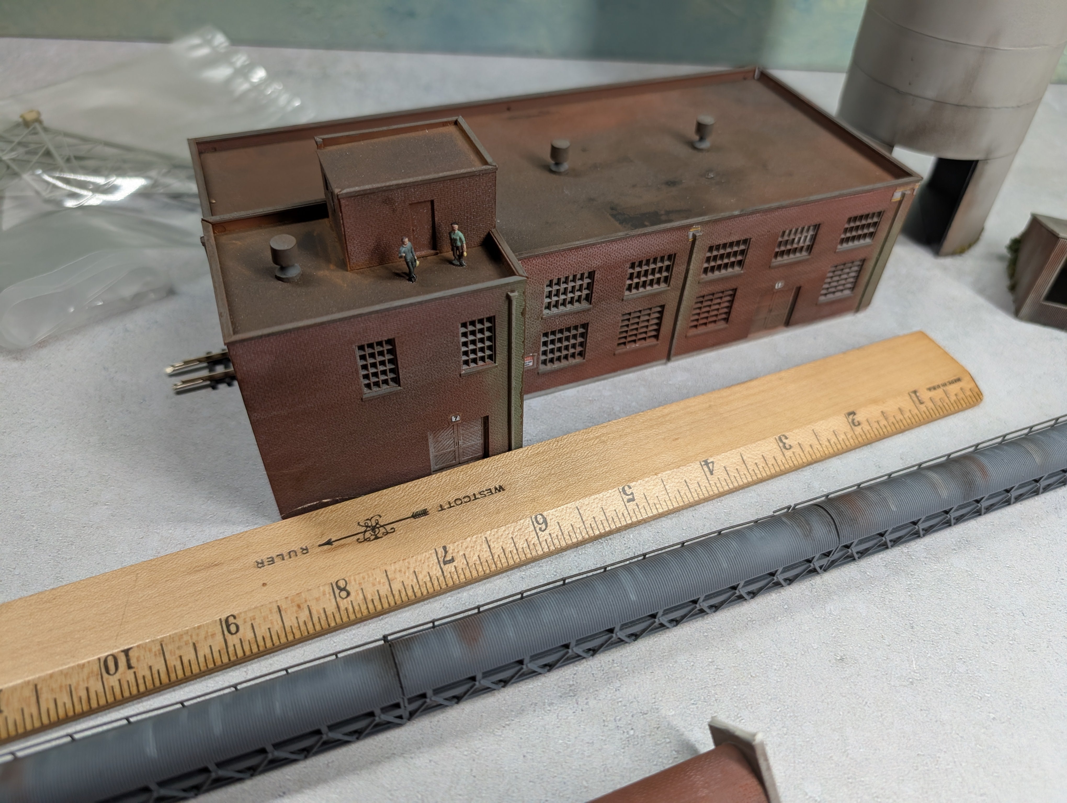 USED Walthers N Scale Western Flood Loader w/ Factory with Track Line inside
