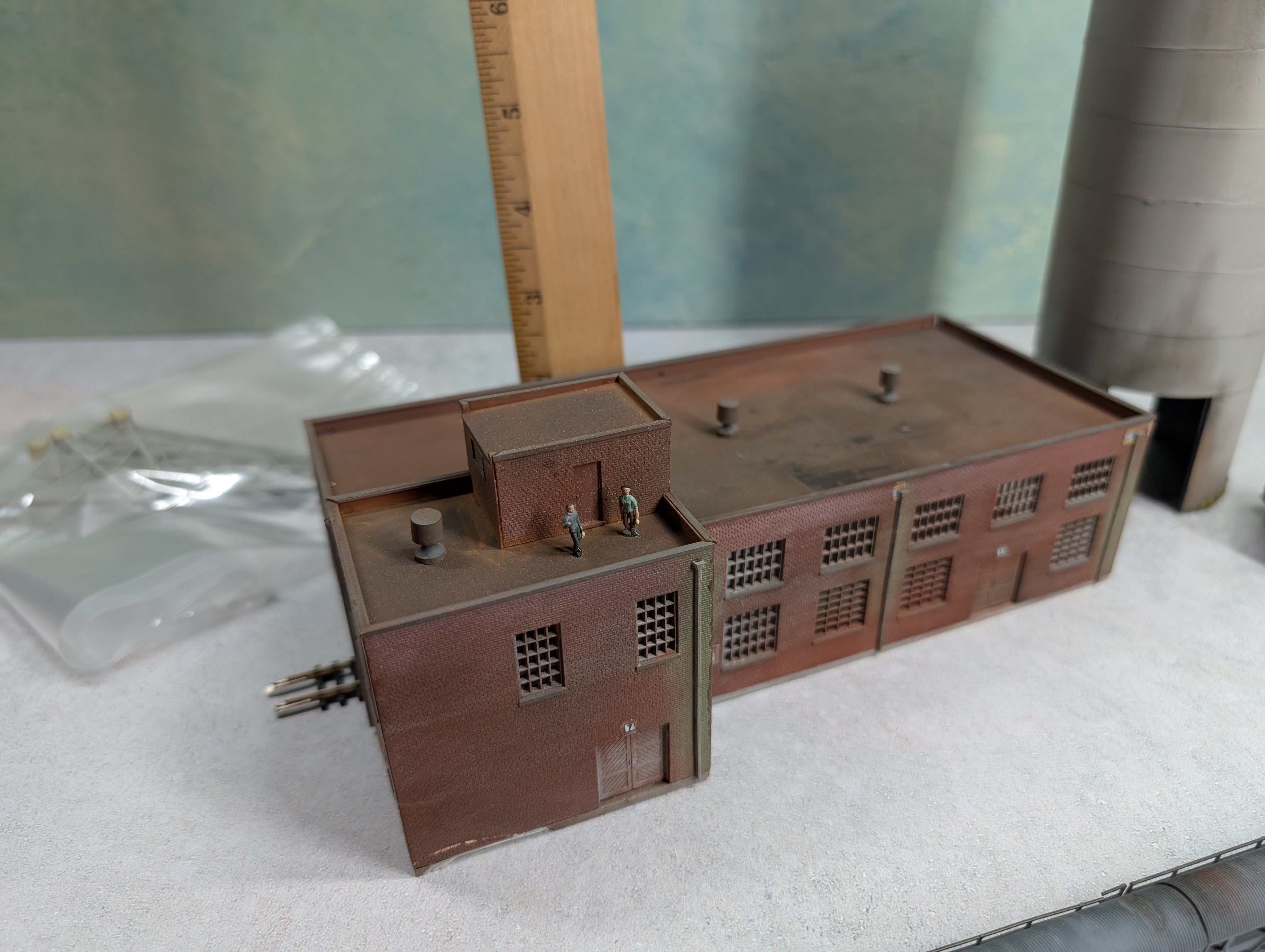 USED Walthers N Scale Western Flood Loader w/ Factory with Track Line inside
