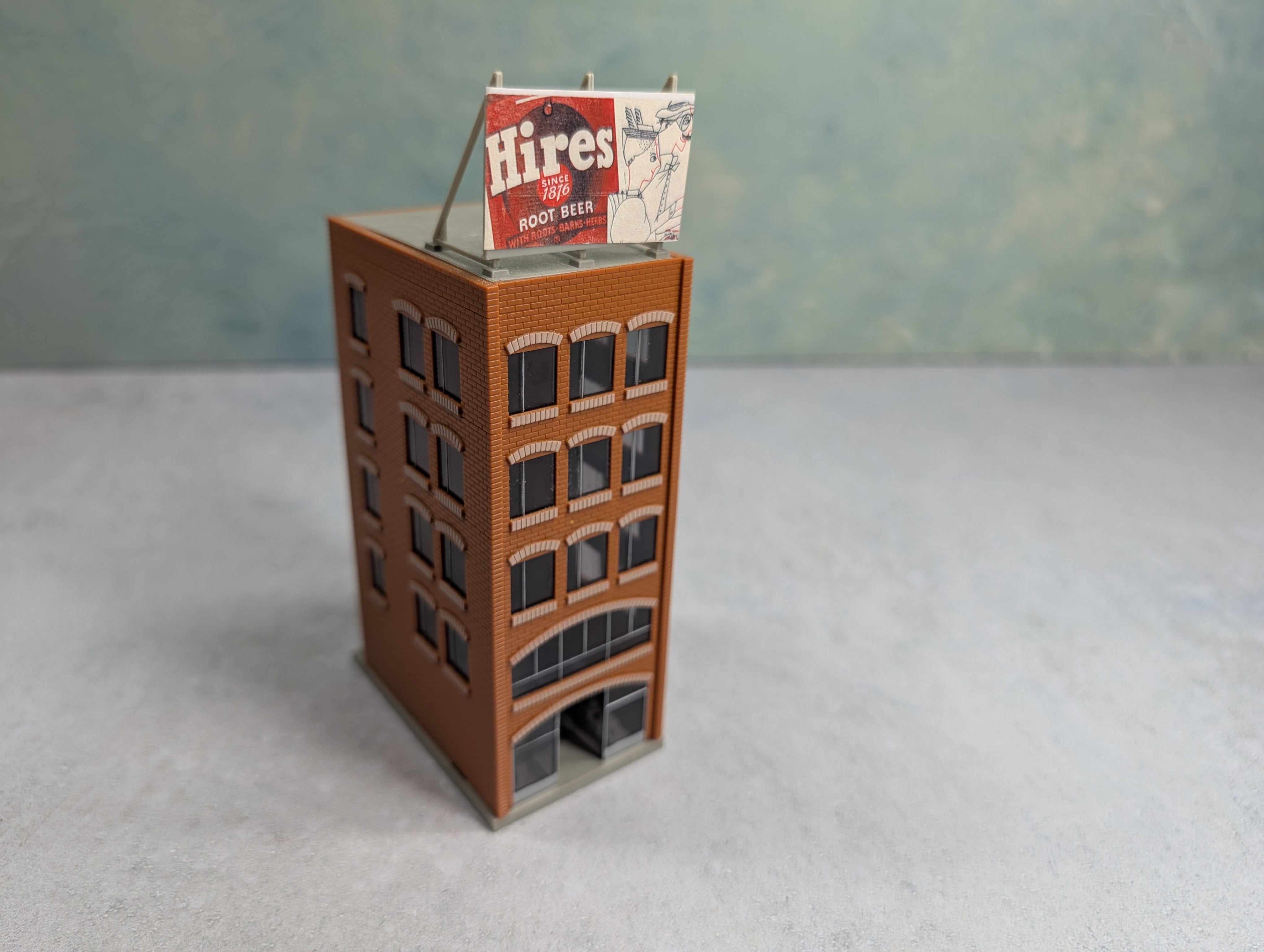 USED Tomix 4044 N Scale 5 Story Brick Building Office Building w/ Hires Rootbeer Billboard on Roof