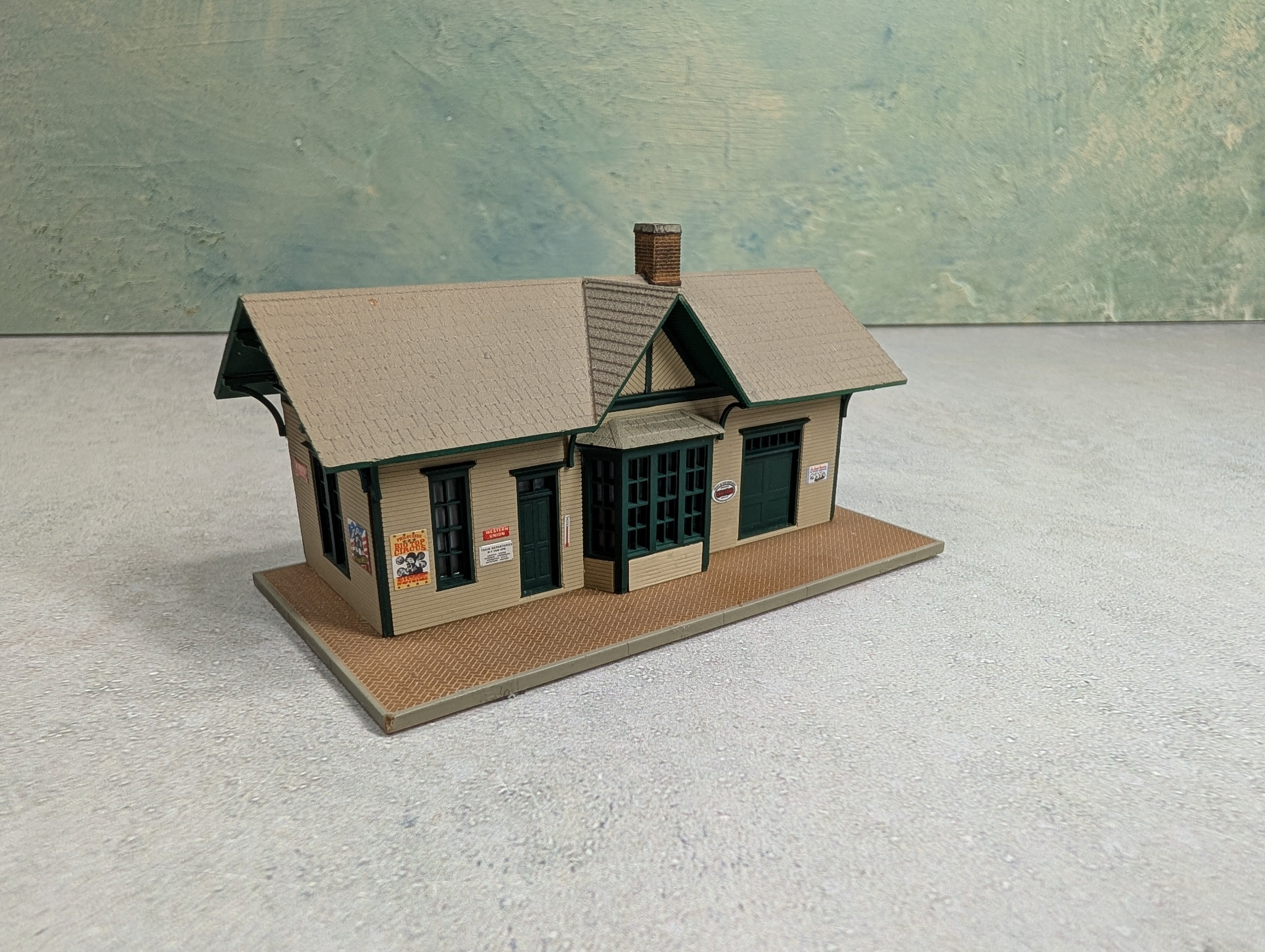 USED Walthers N Scale Golden Valley Depot
