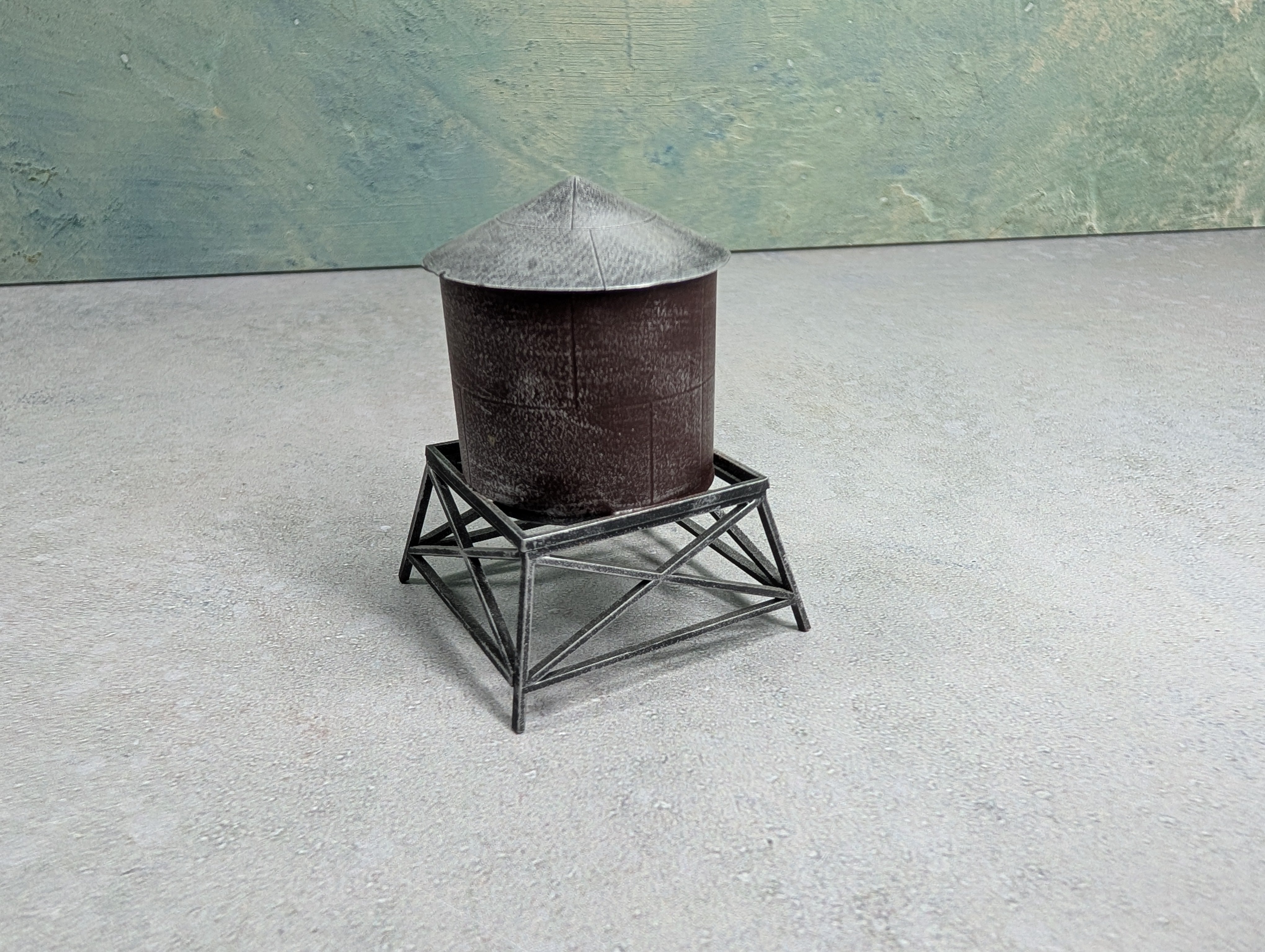 USED N Scale Water Tower