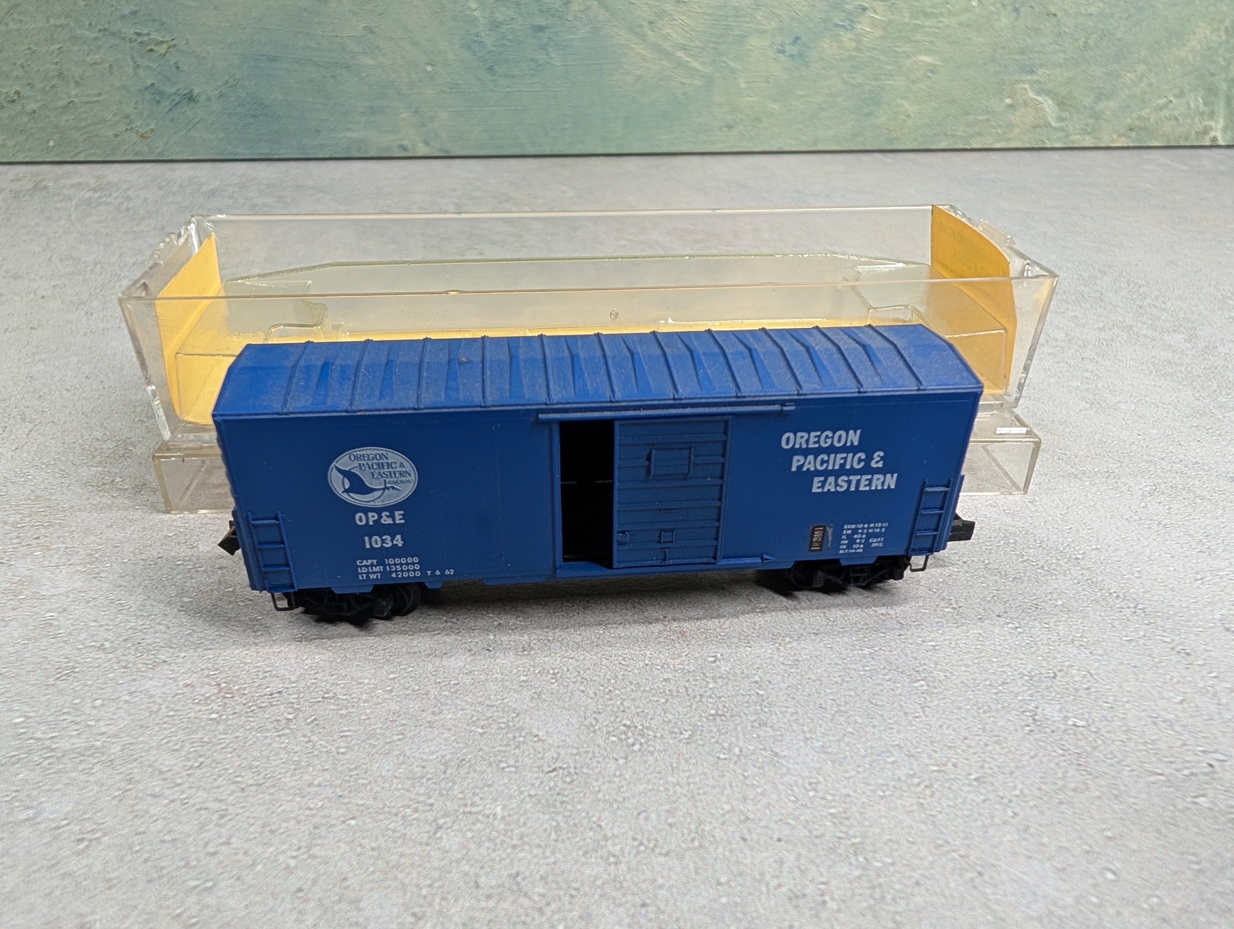 USED Kadee 20047-1 N Scale 40' Box Car Oregon Pacific & Eastern OP&E #1034 Rapido Couplers