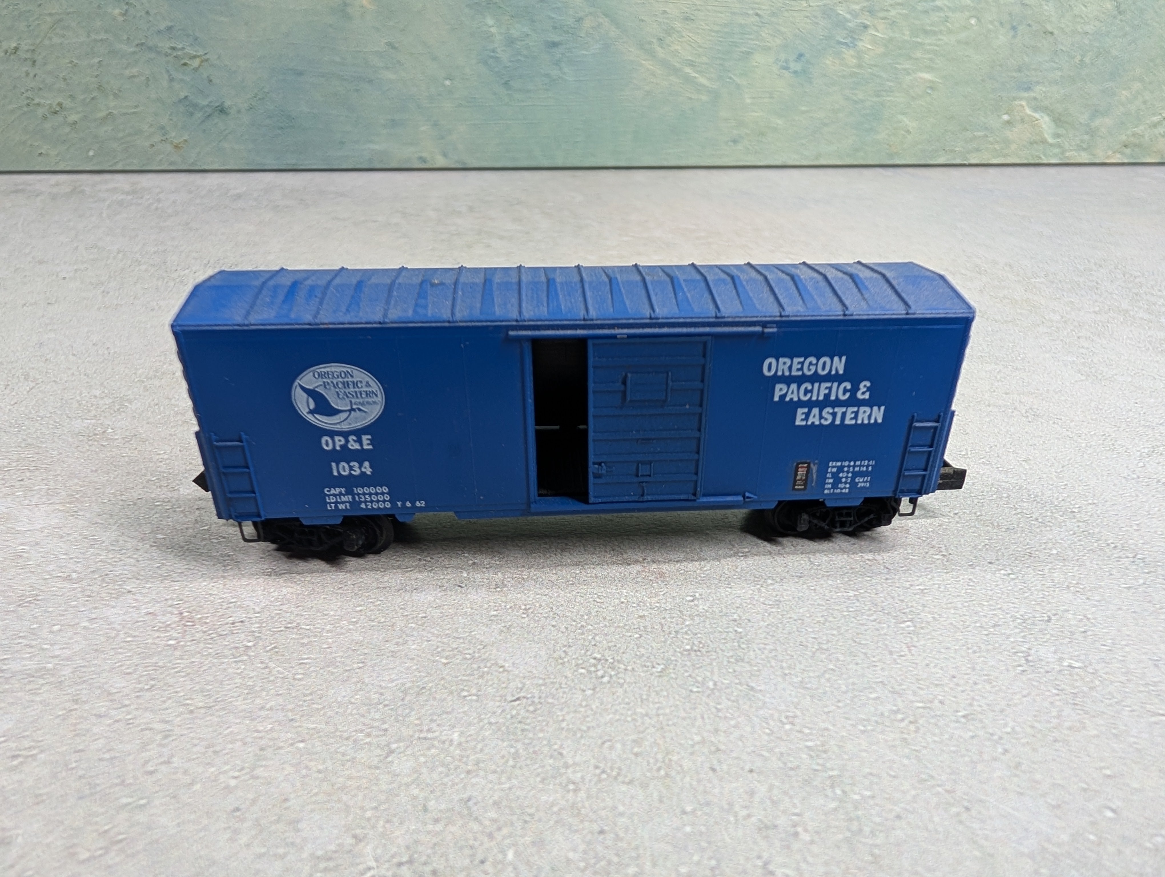 USED Kadee 20047-1 N Scale 40' Box Car Oregon Pacific & Eastern OP&E #1034 Rapido Couplers