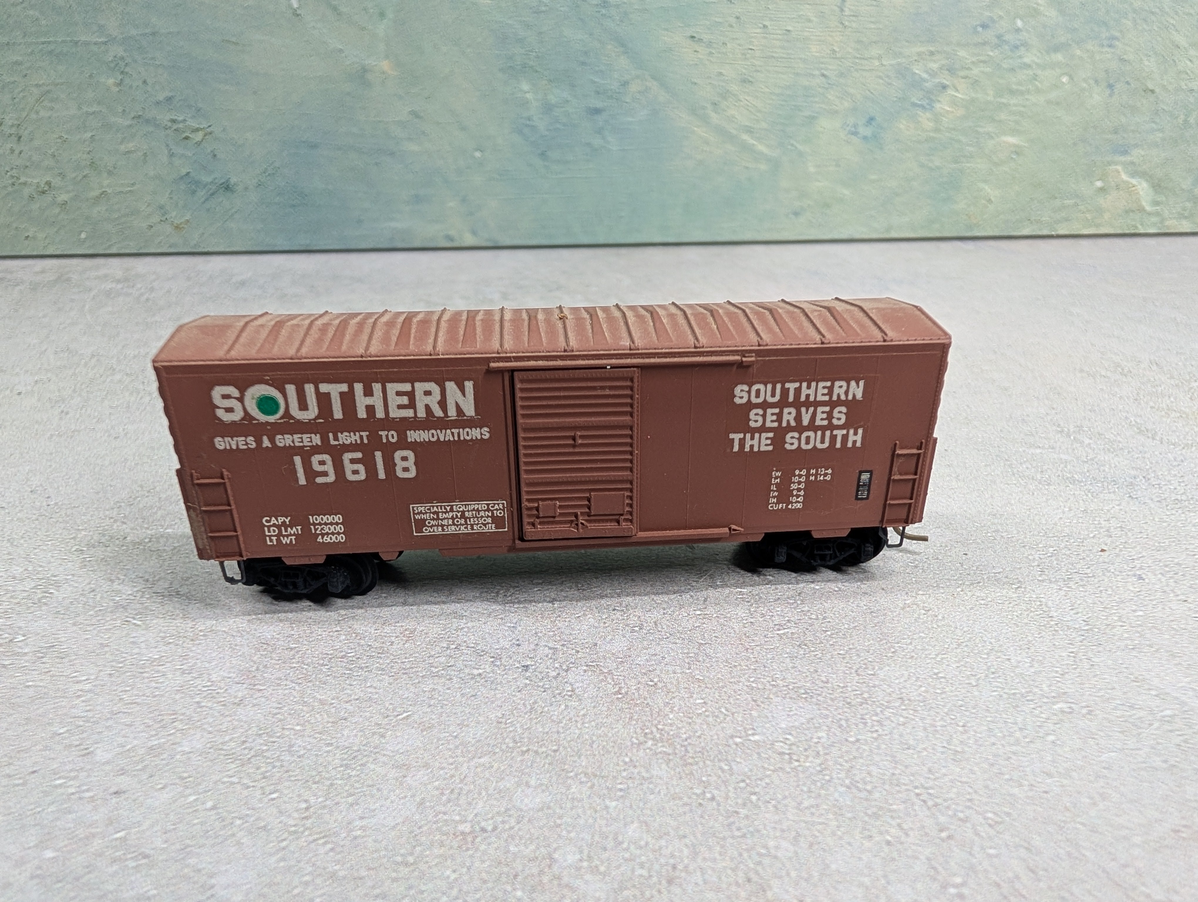 USED Kadee N Scale 40' Box Car Southern #19618 Decal, Knuckle Couplers