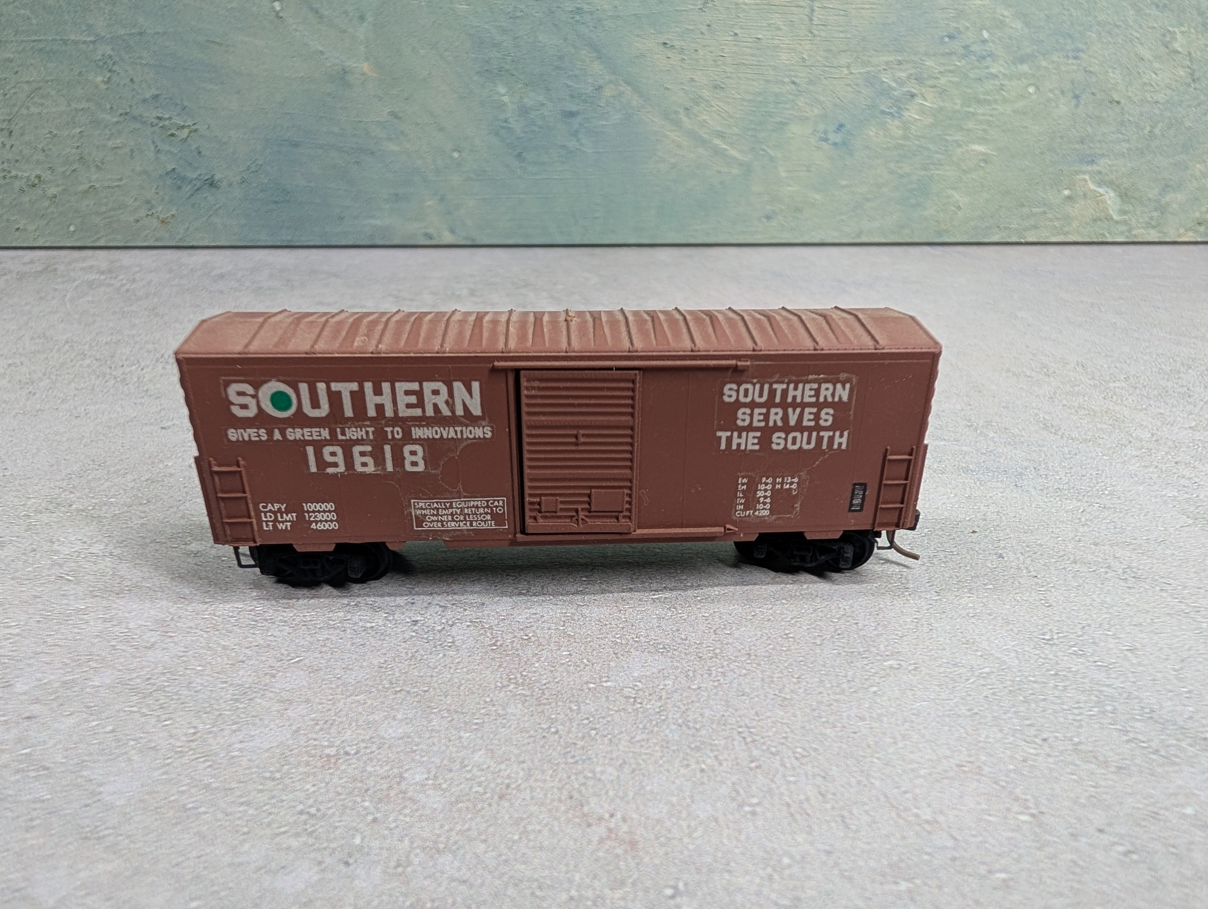USED Kadee N Scale 40' Box Car Southern #19618 Decal, Knuckle Couplers