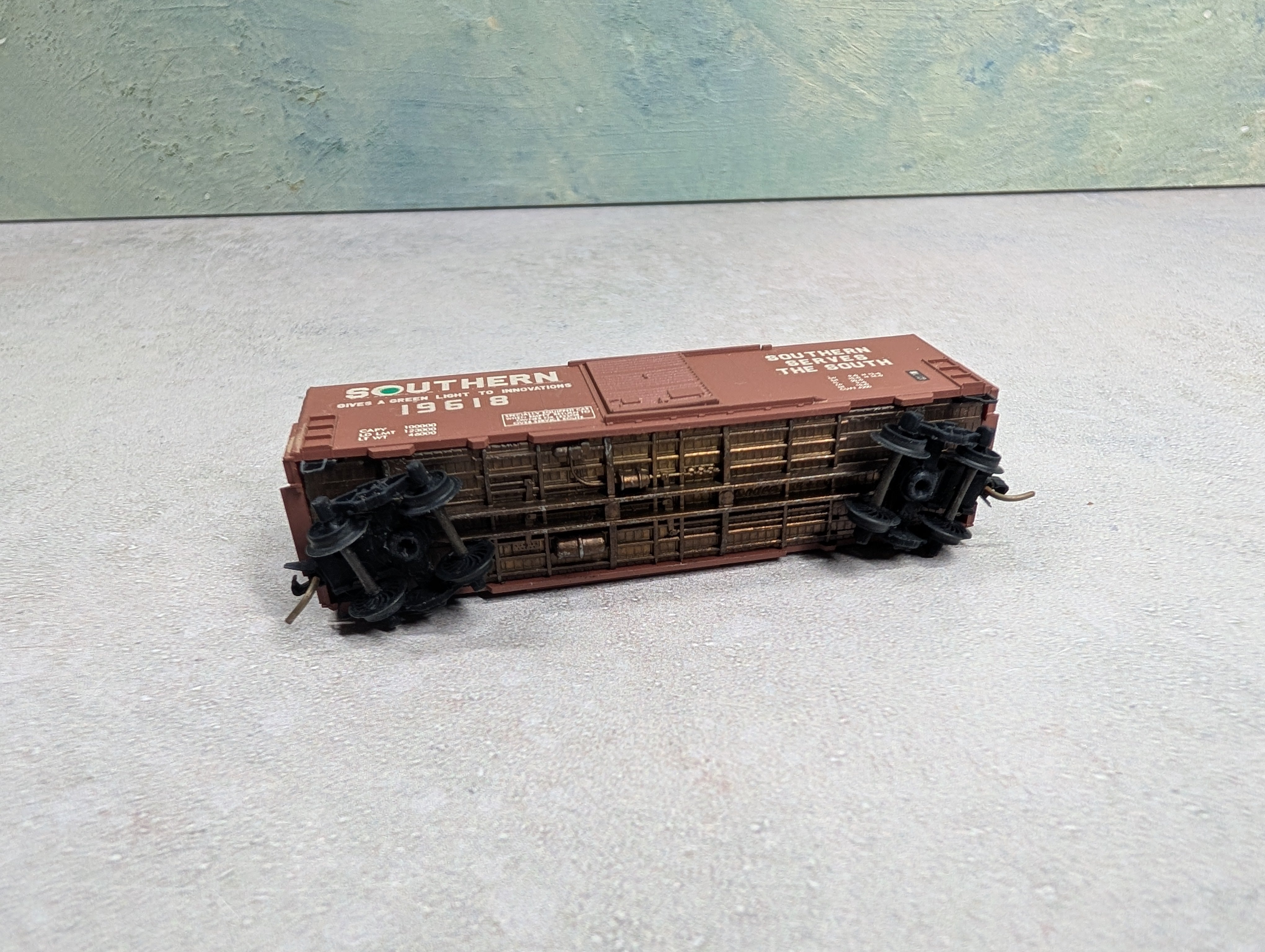 USED Kadee N Scale 40' Box Car Southern #19618 Decal, Knuckle Couplers