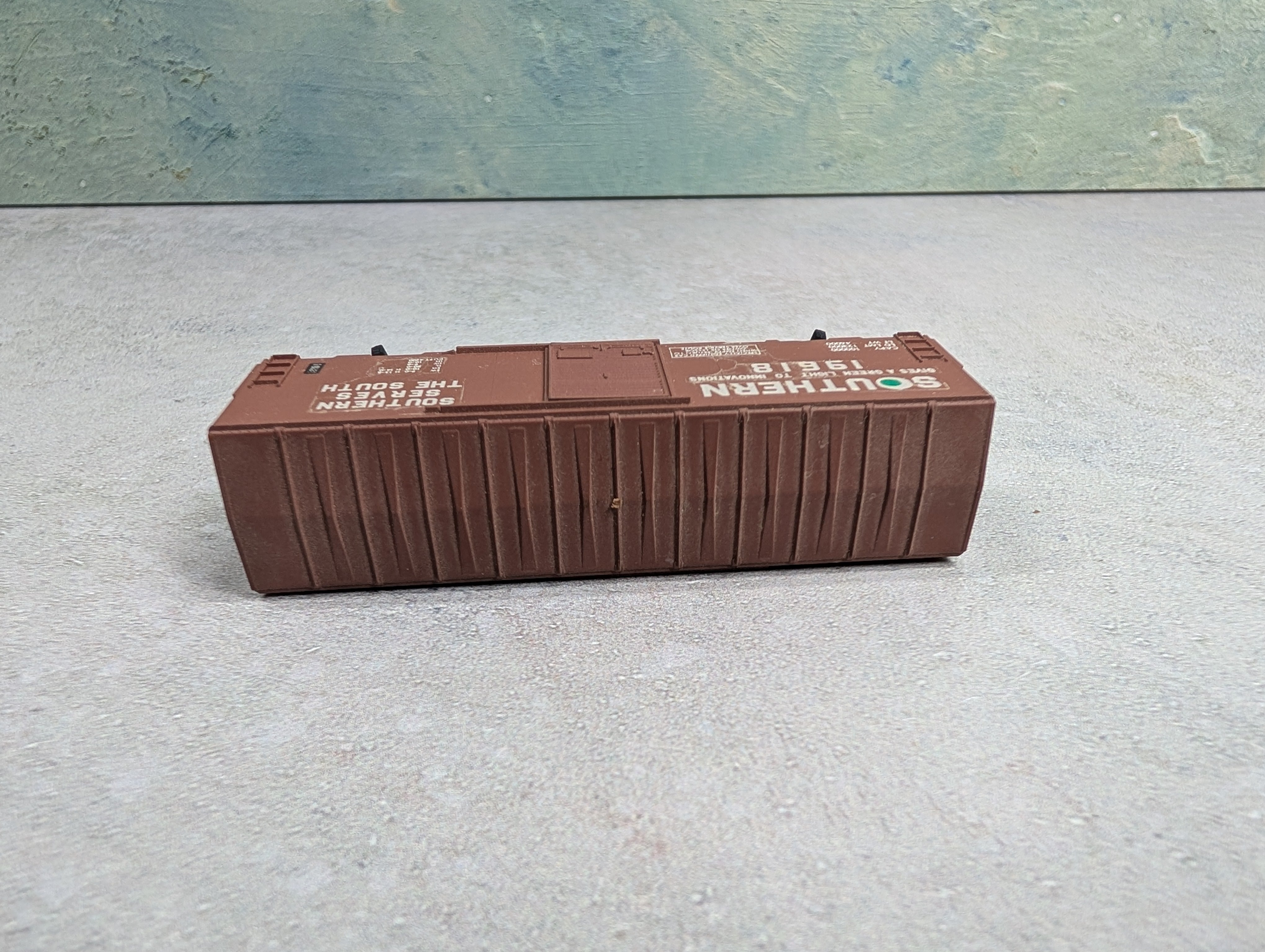 USED Kadee N Scale 40' Box Car Southern #19618 Decal, Knuckle Couplers