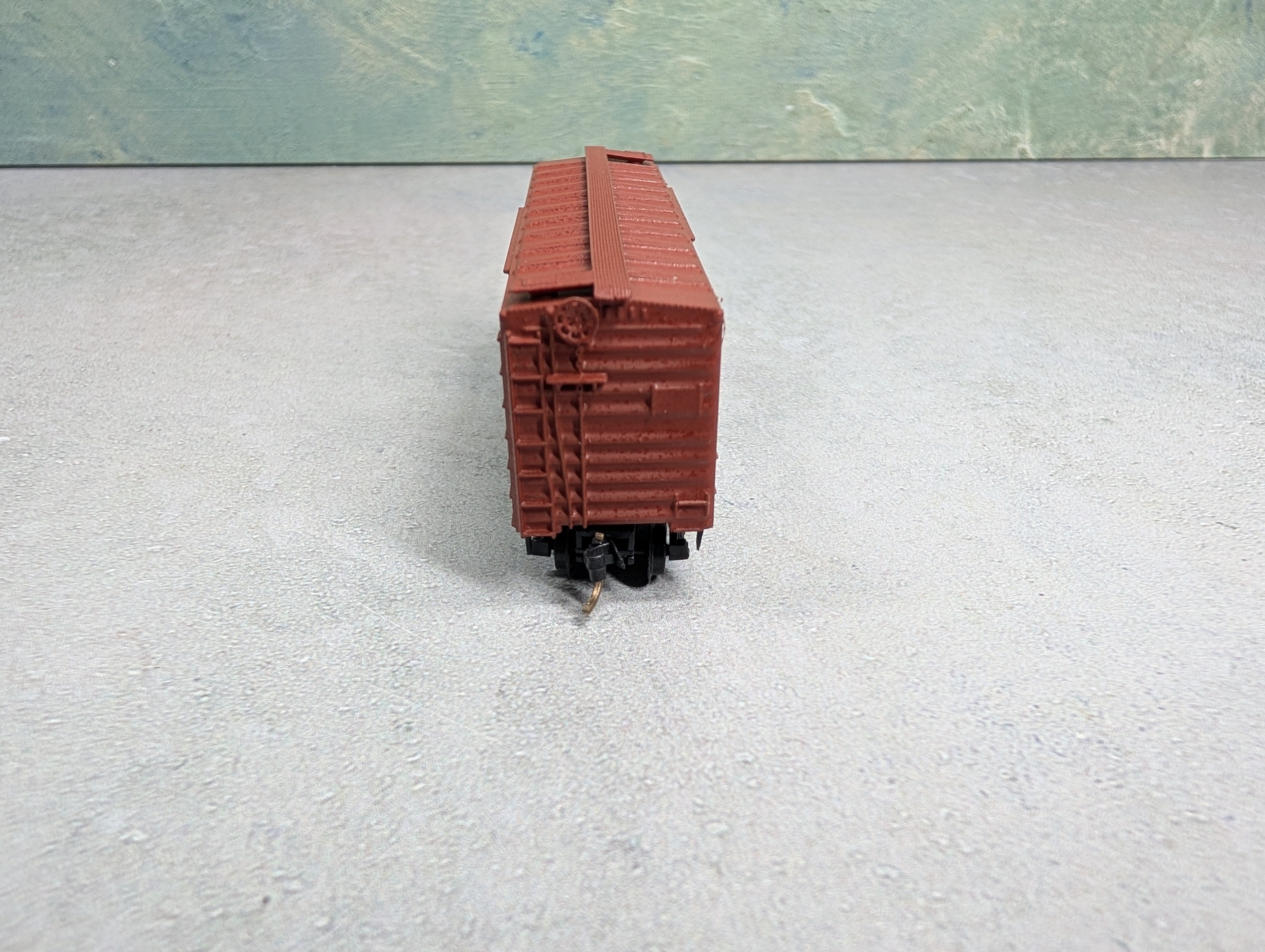 USED Micro-Trains N Scale 40' Box Car Undecorated Knuckle Couplers