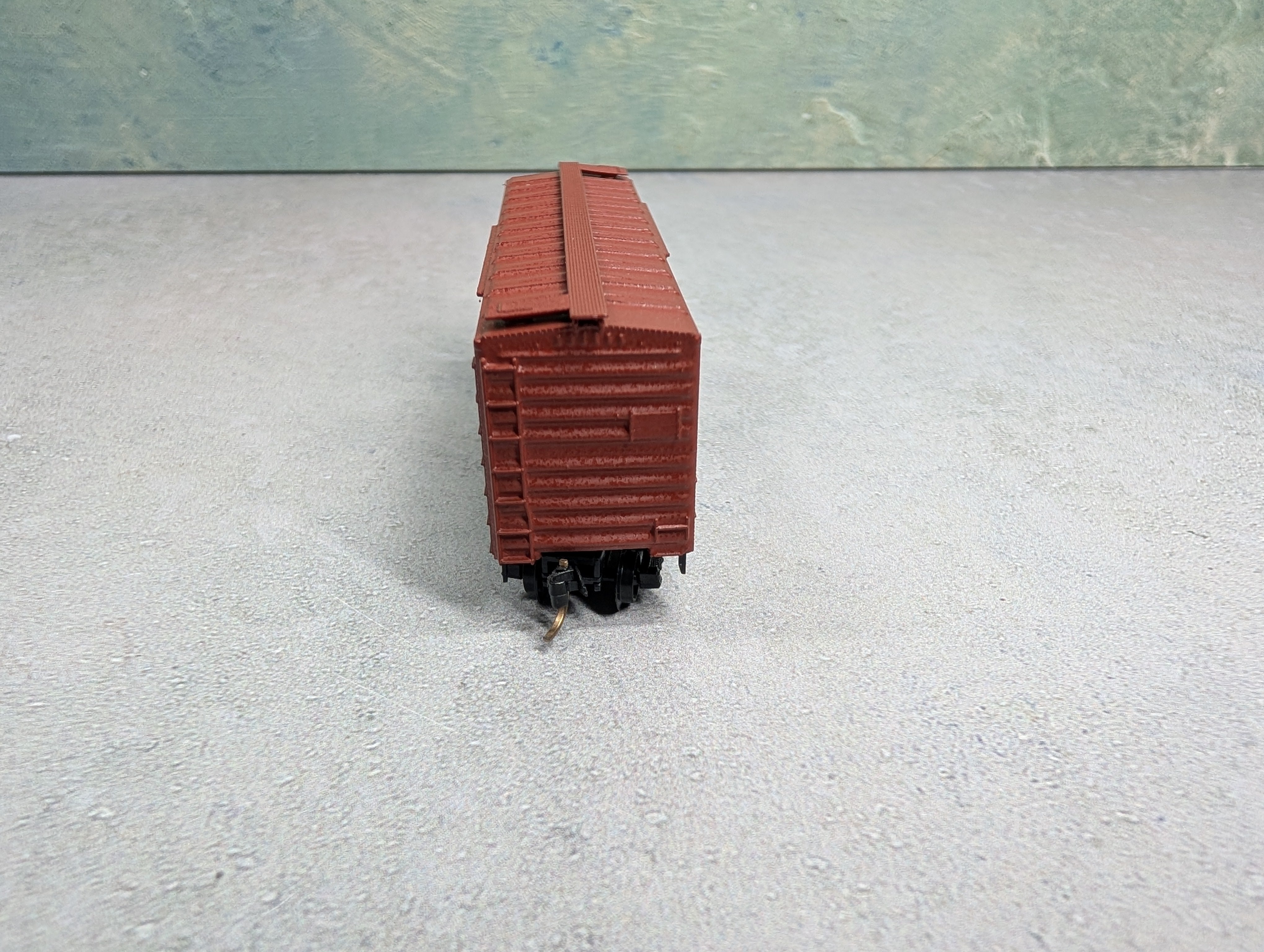 USED Micro-Trains N Scale 40' Box Car Undecorated Knuckle Couplers
