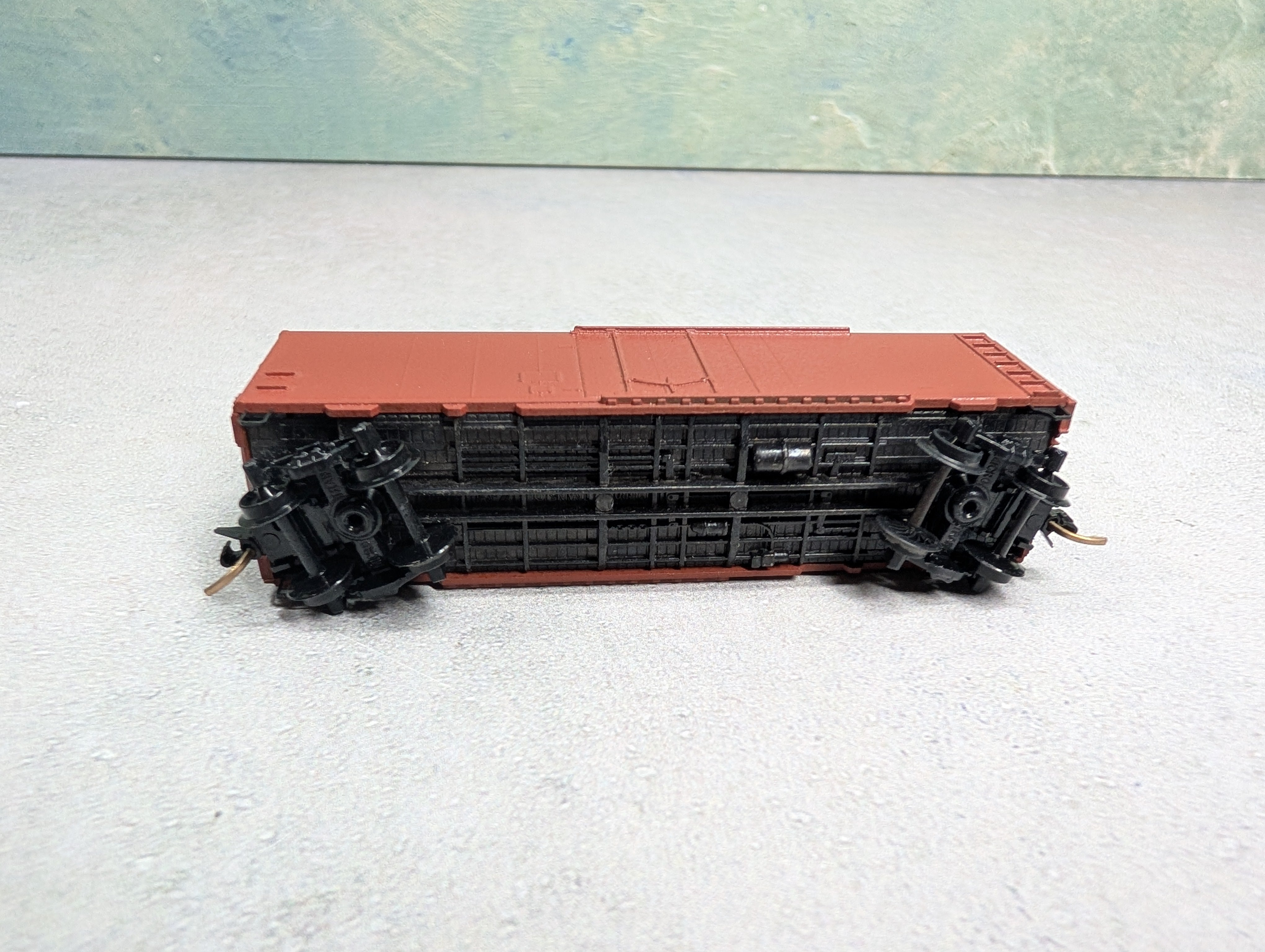 USED Micro-Trains N Scale 40' Box Car Undecorated Knuckle Couplers