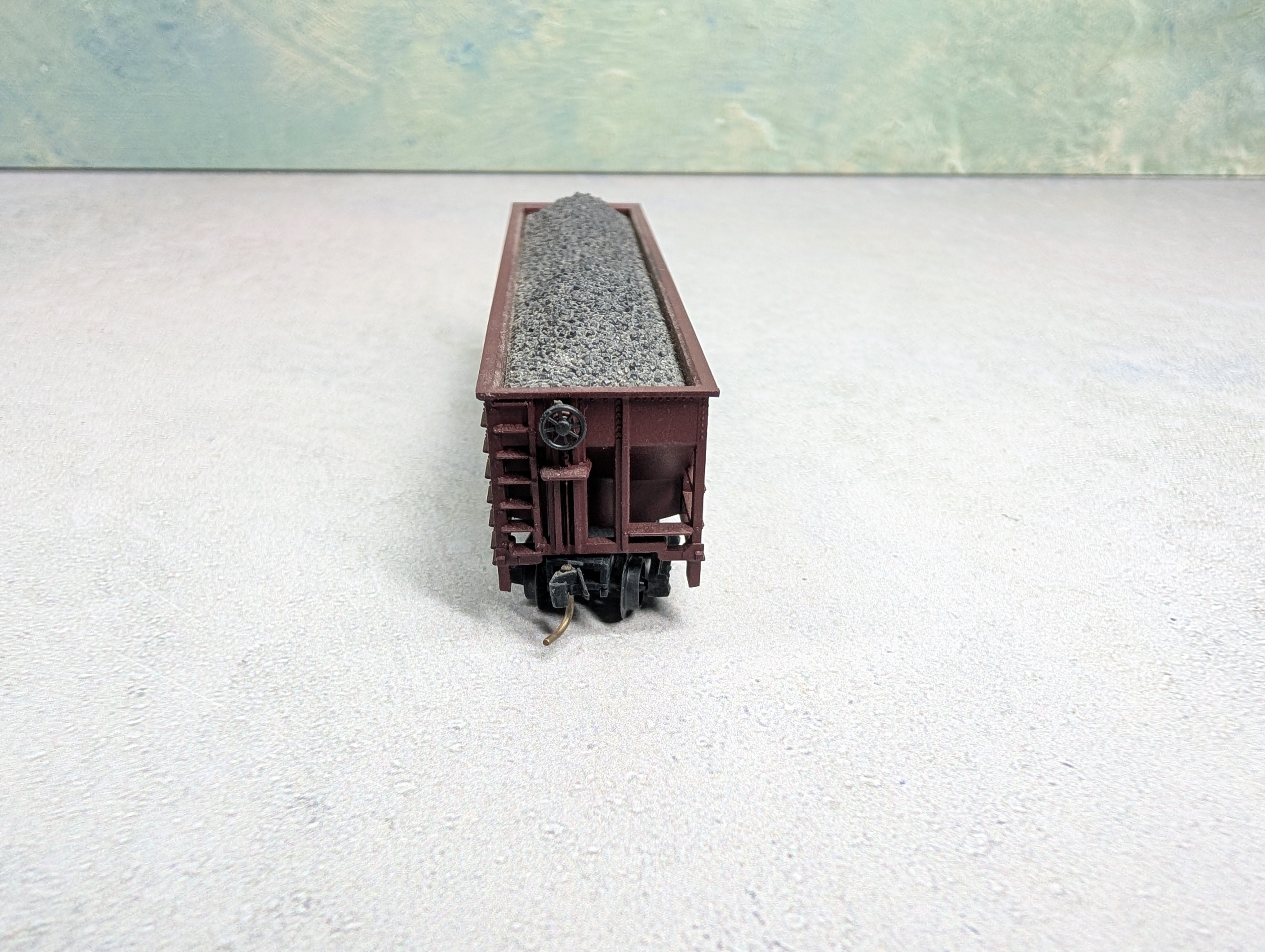 USED Atlas N Scale 90 Ton 3 Bay Hopper Western Maryland WM #85090 w/ Load, Knuckle Couplers