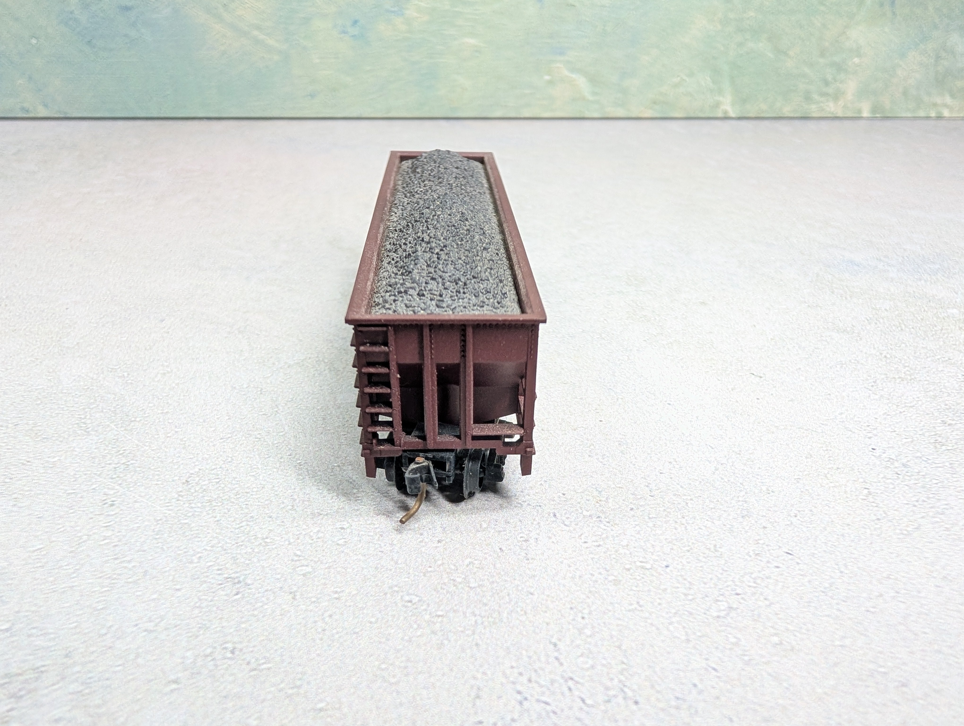 USED Atlas N Scale 90 Ton 3 Bay Hopper Western Maryland WM #85090 w/ Load, Knuckle Couplers