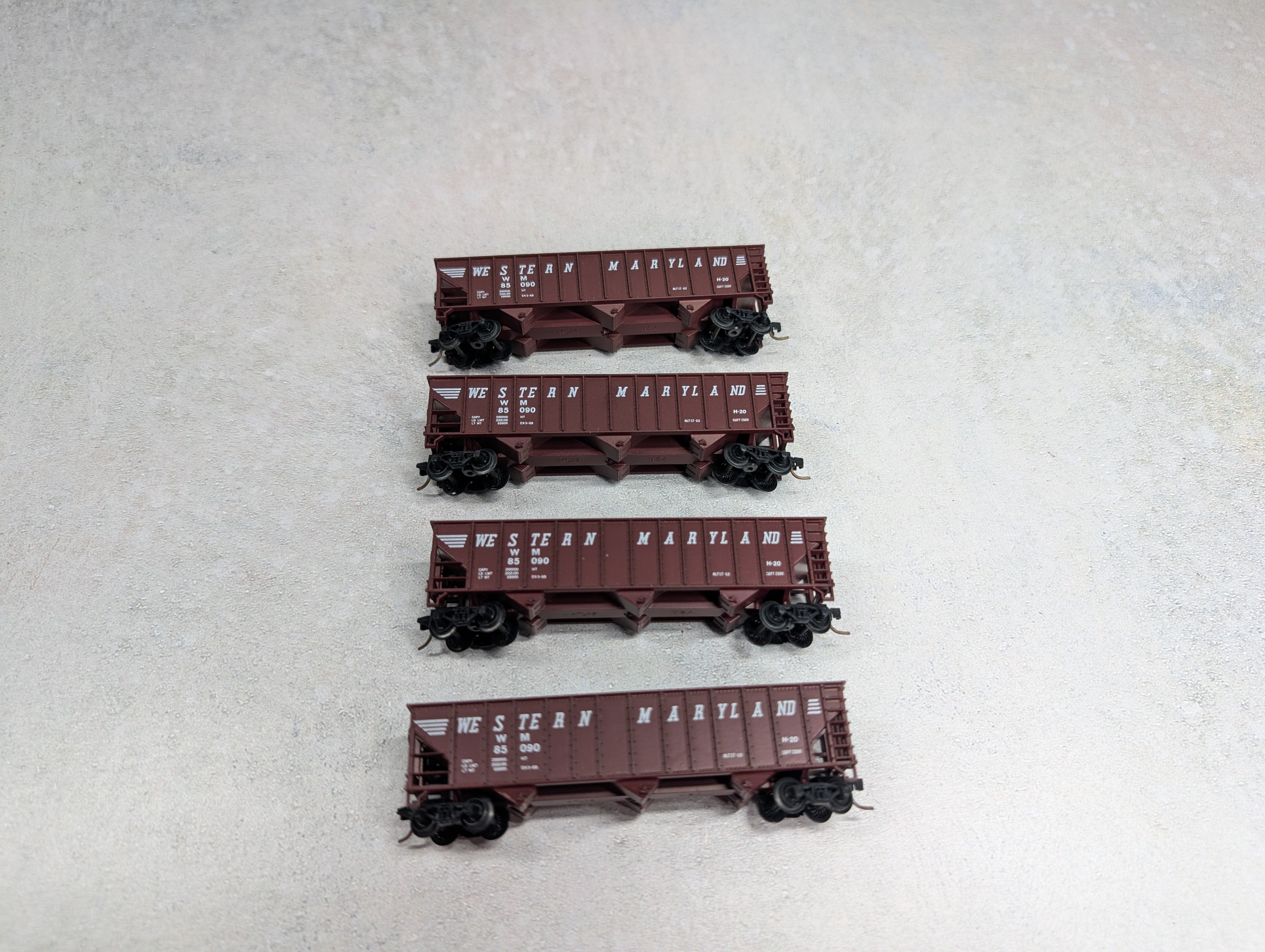 USED Atlas N Scale 90 Ton 3 Bay Hopper Western Maryland WM #85090 w/ Load, Knuckle Couplers (4 pcs)